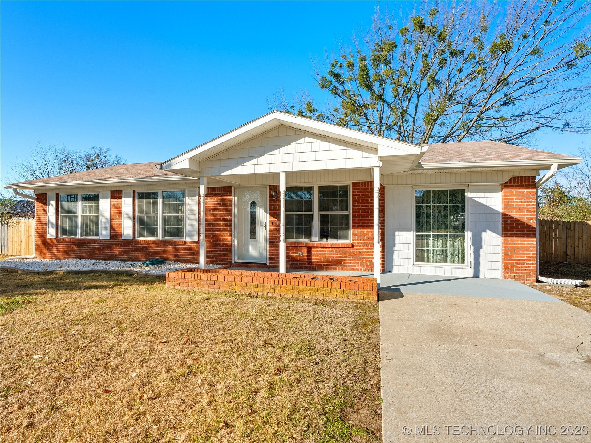 1447 S Lowry Property Photo 2