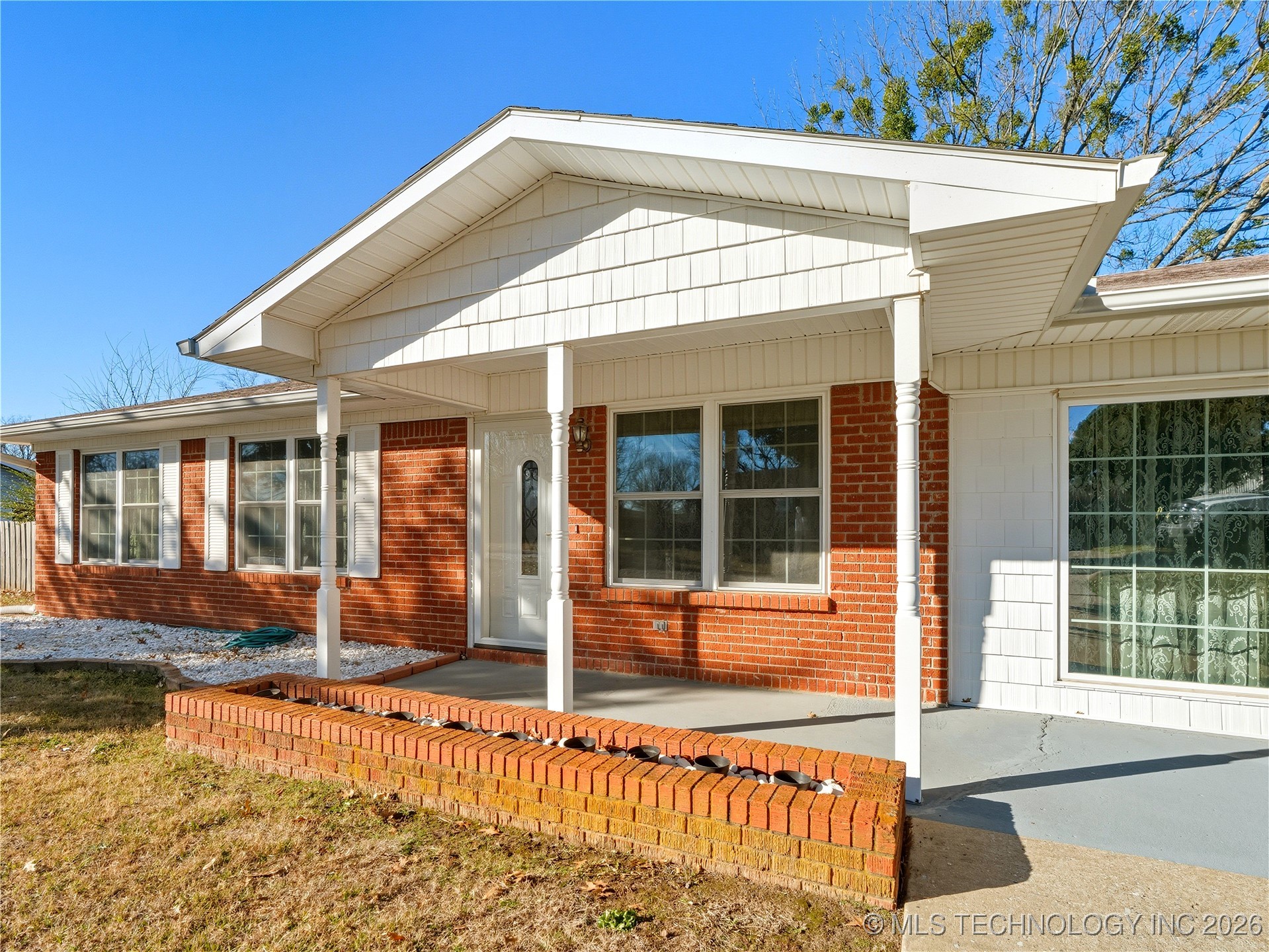 1447 S Lowry Property Photo 3