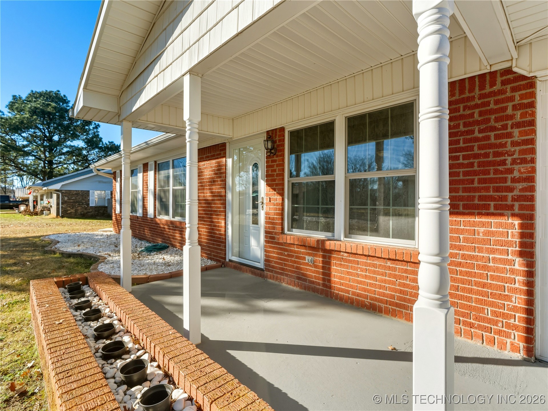 1447 S Lowry Property Photo 4