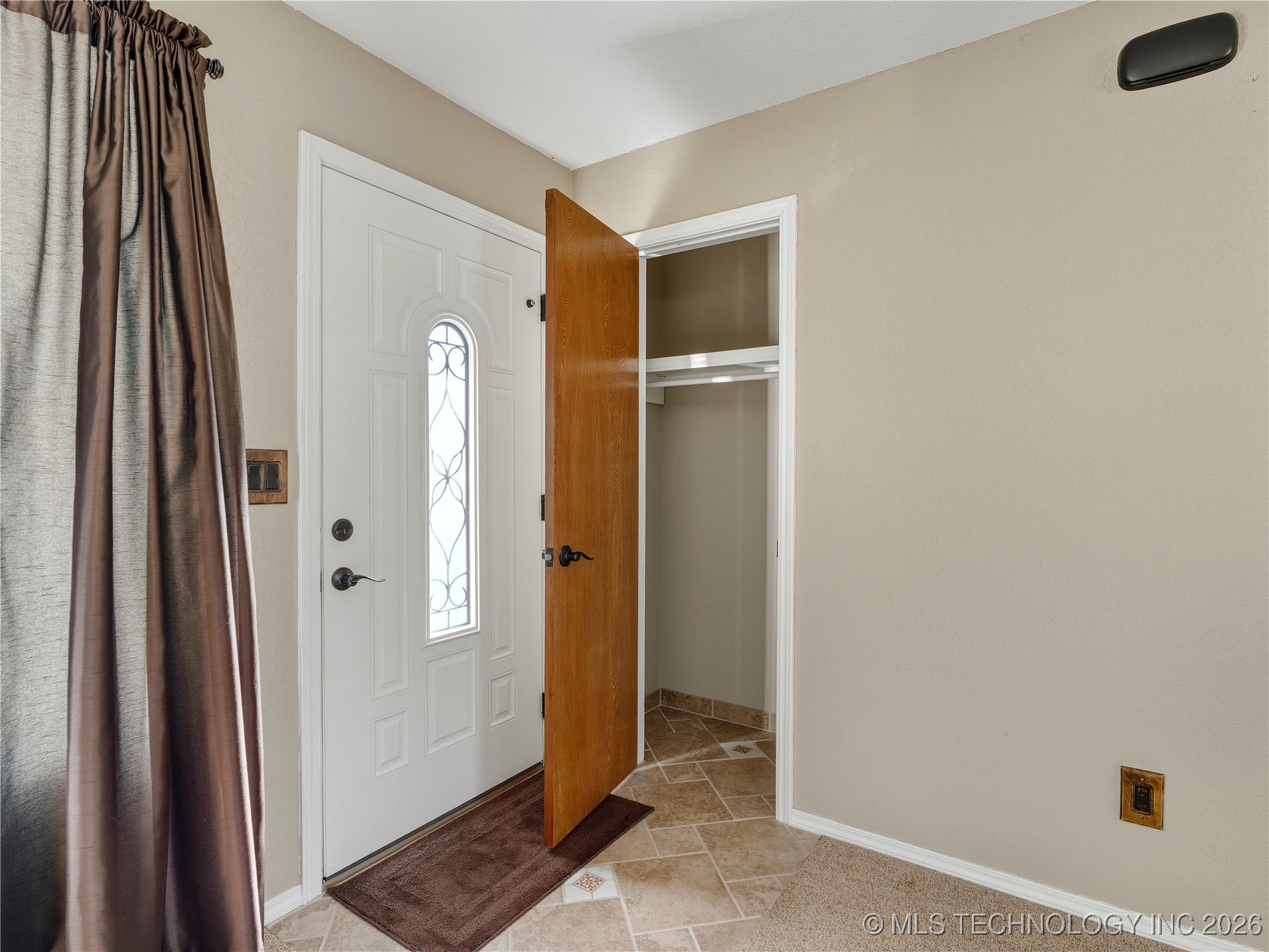 1447 S Lowry Property Photo 5