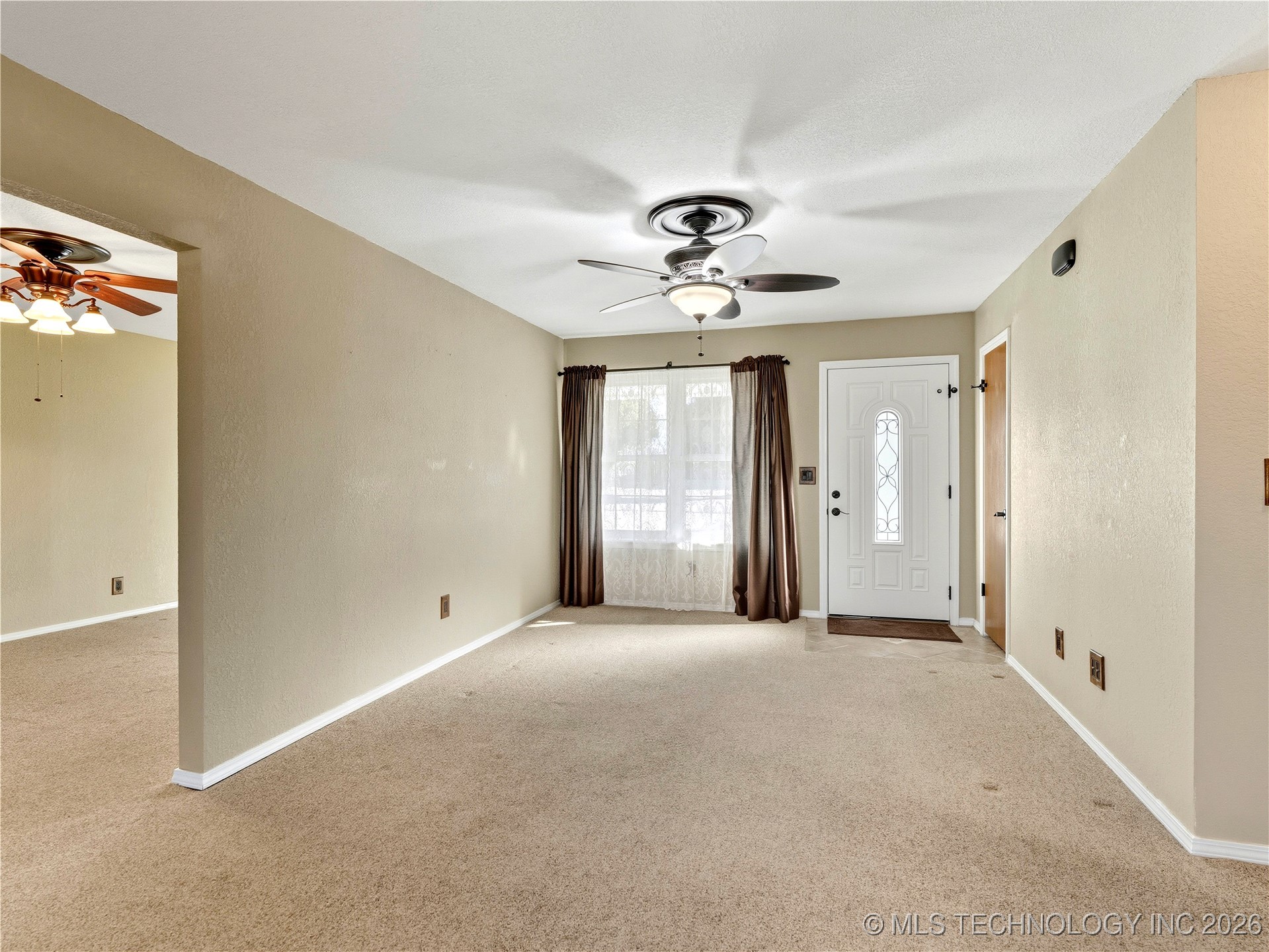 1447 S Lowry Property Photo 6