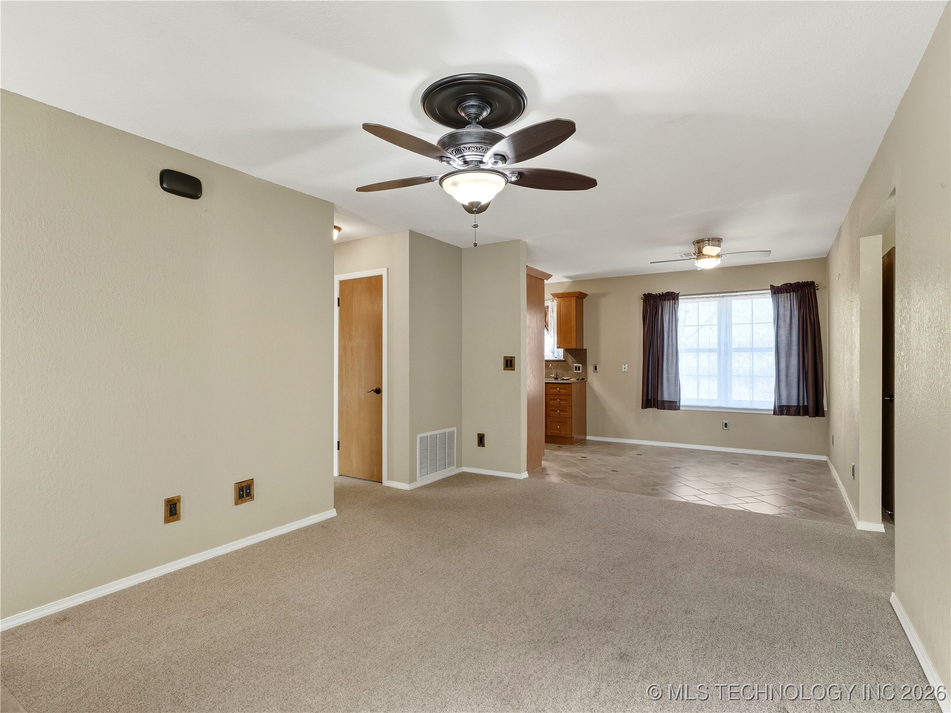 1447 S Lowry Property Photo 7