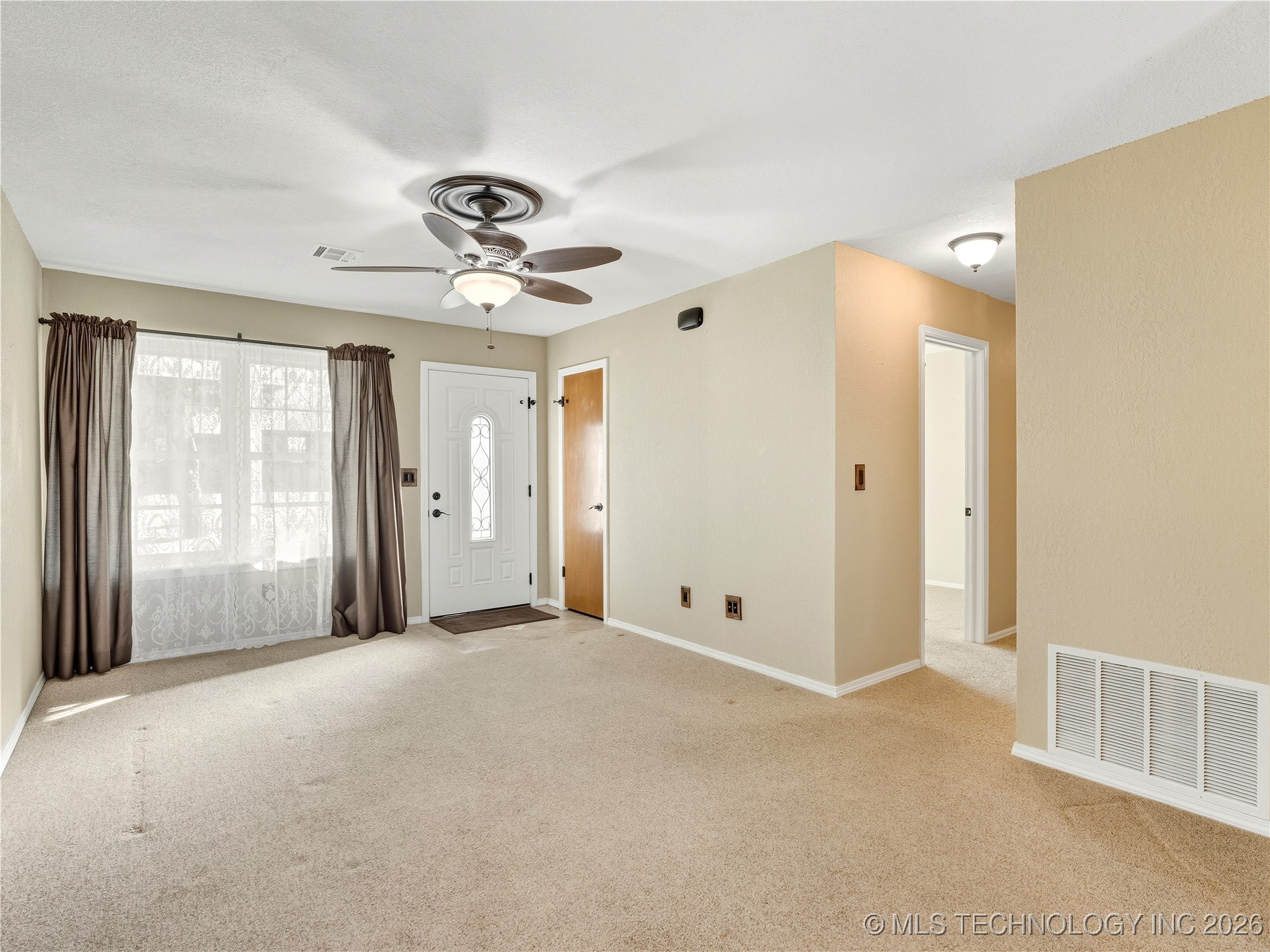 1447 S Lowry Property Photo 9