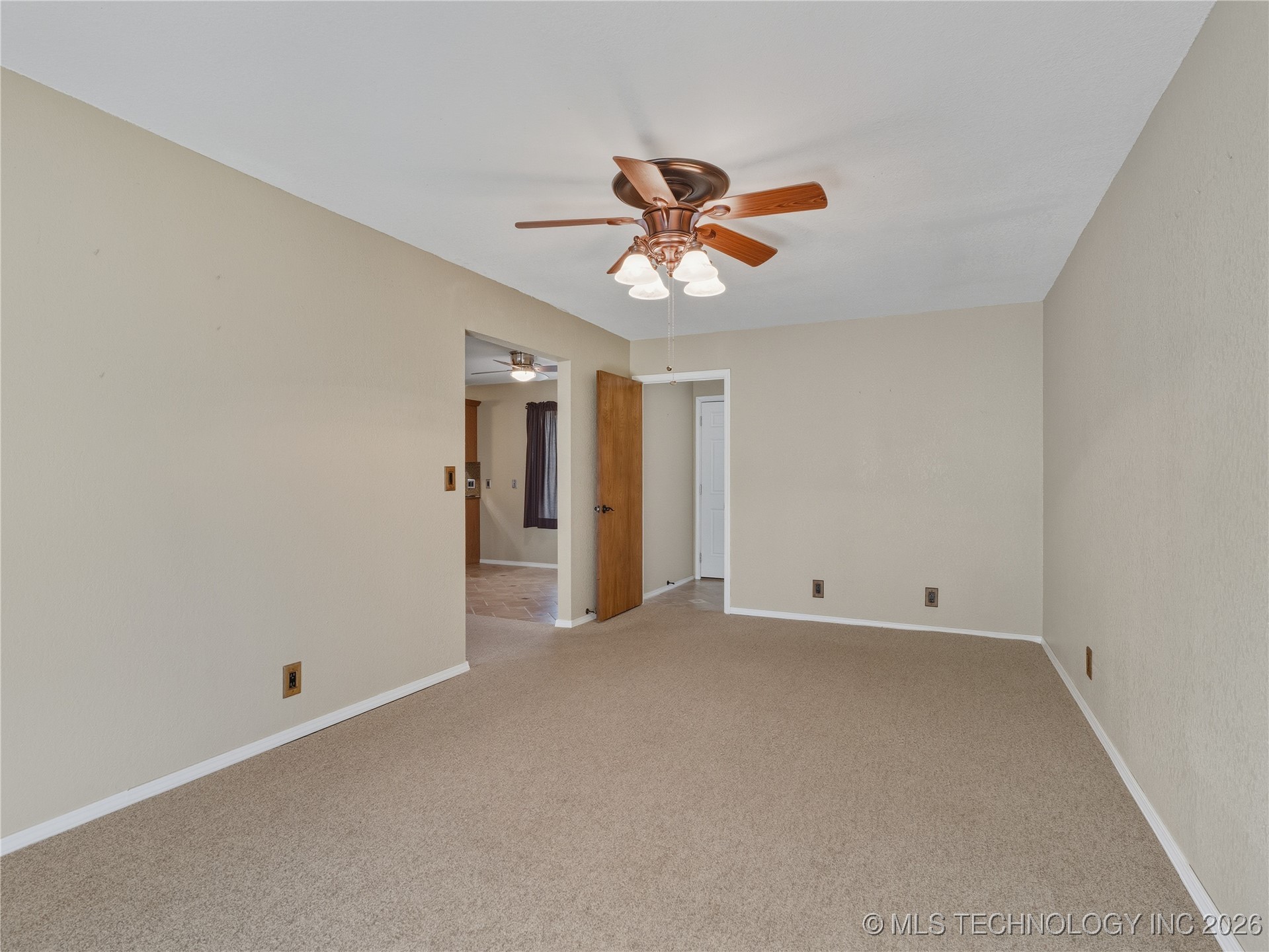 1447 S Lowry Property Photo 10