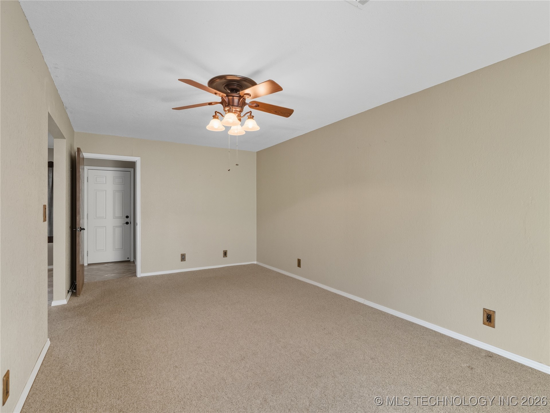 1447 S Lowry Property Photo 12