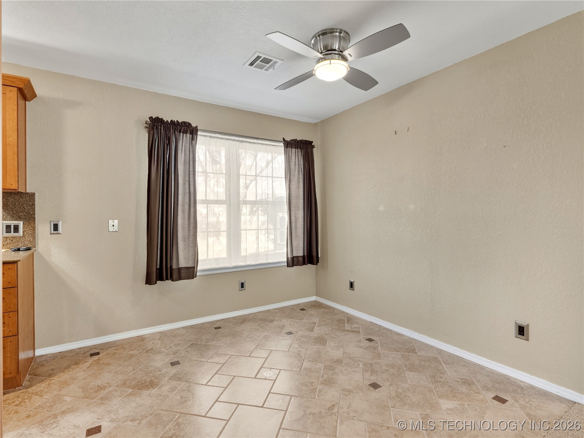 1447 S Lowry Property Photo 13