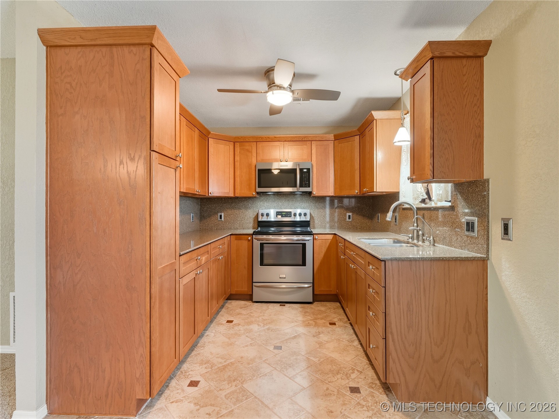 1447 S Lowry Property Photo 15