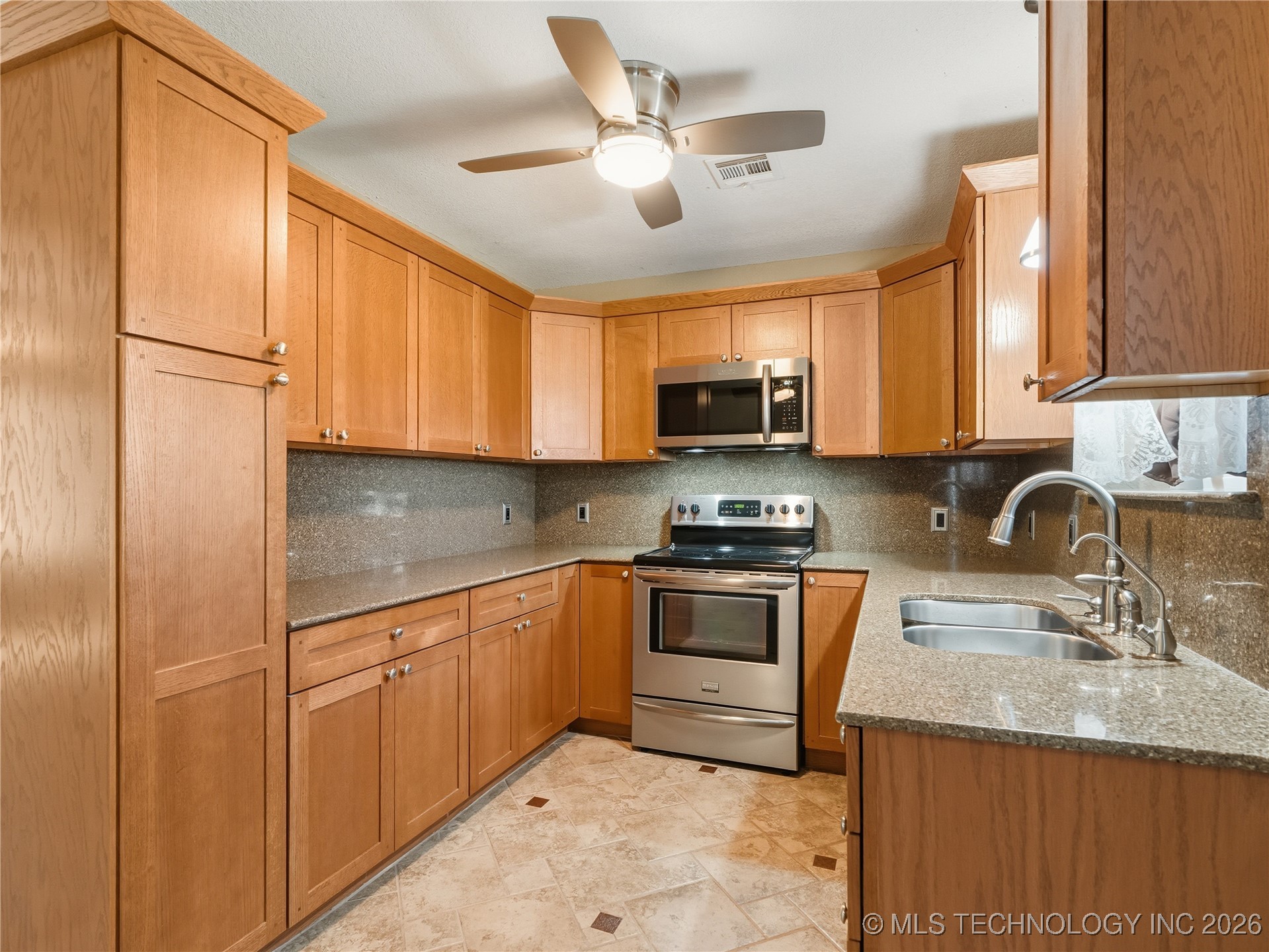 1447 S Lowry Property Photo 17