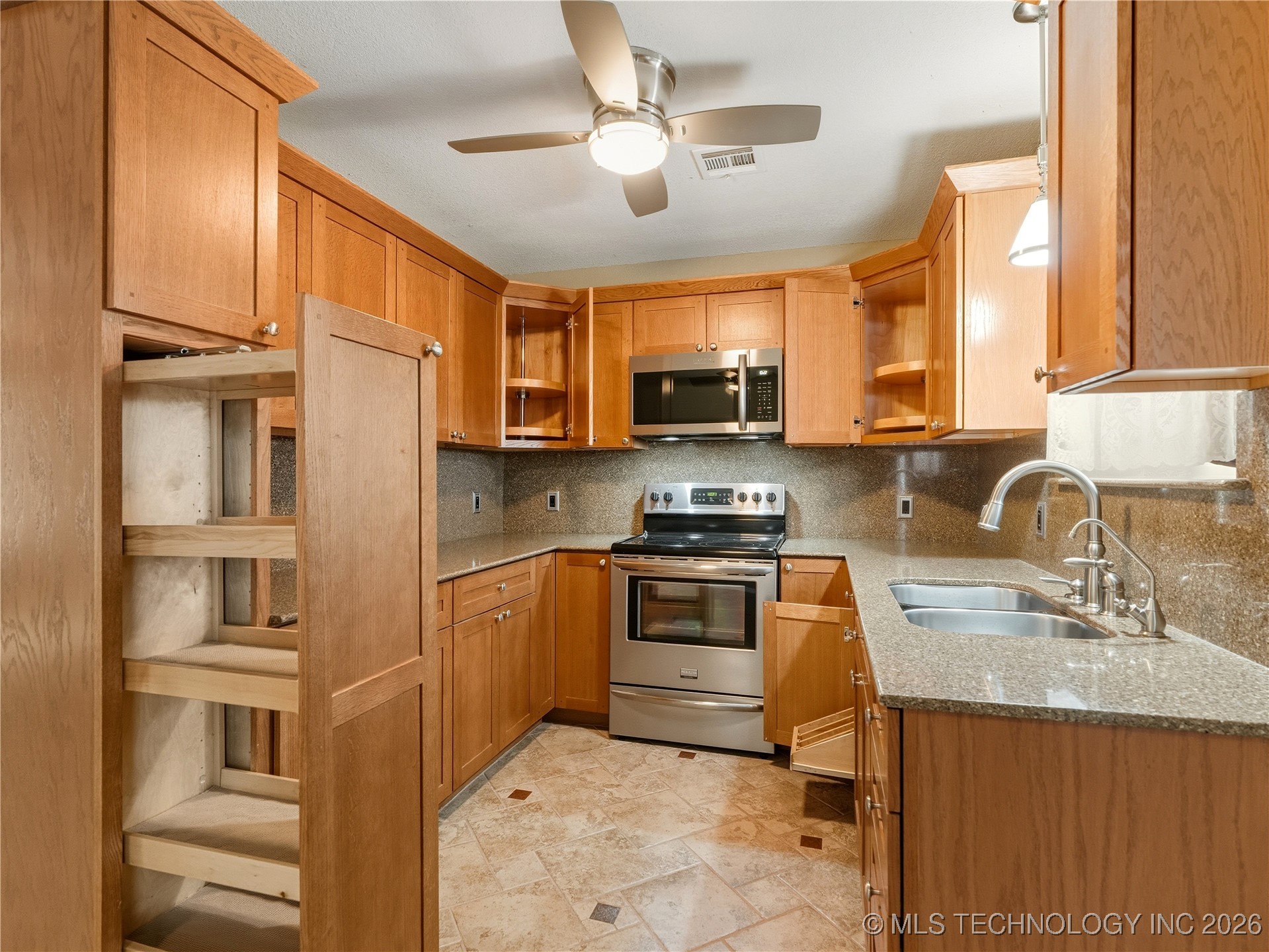 1447 S Lowry Property Photo 18