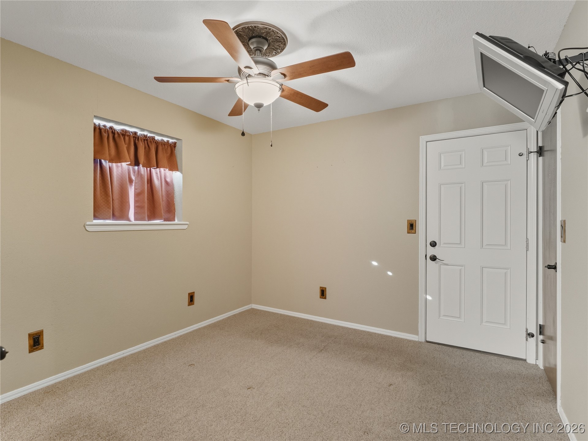 1447 S Lowry Property Photo 19