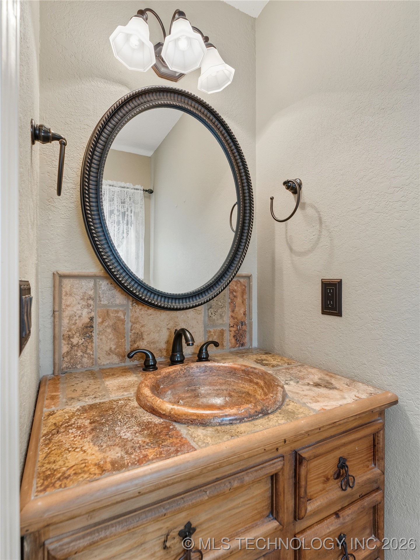 1447 S Lowry Property Photo 24