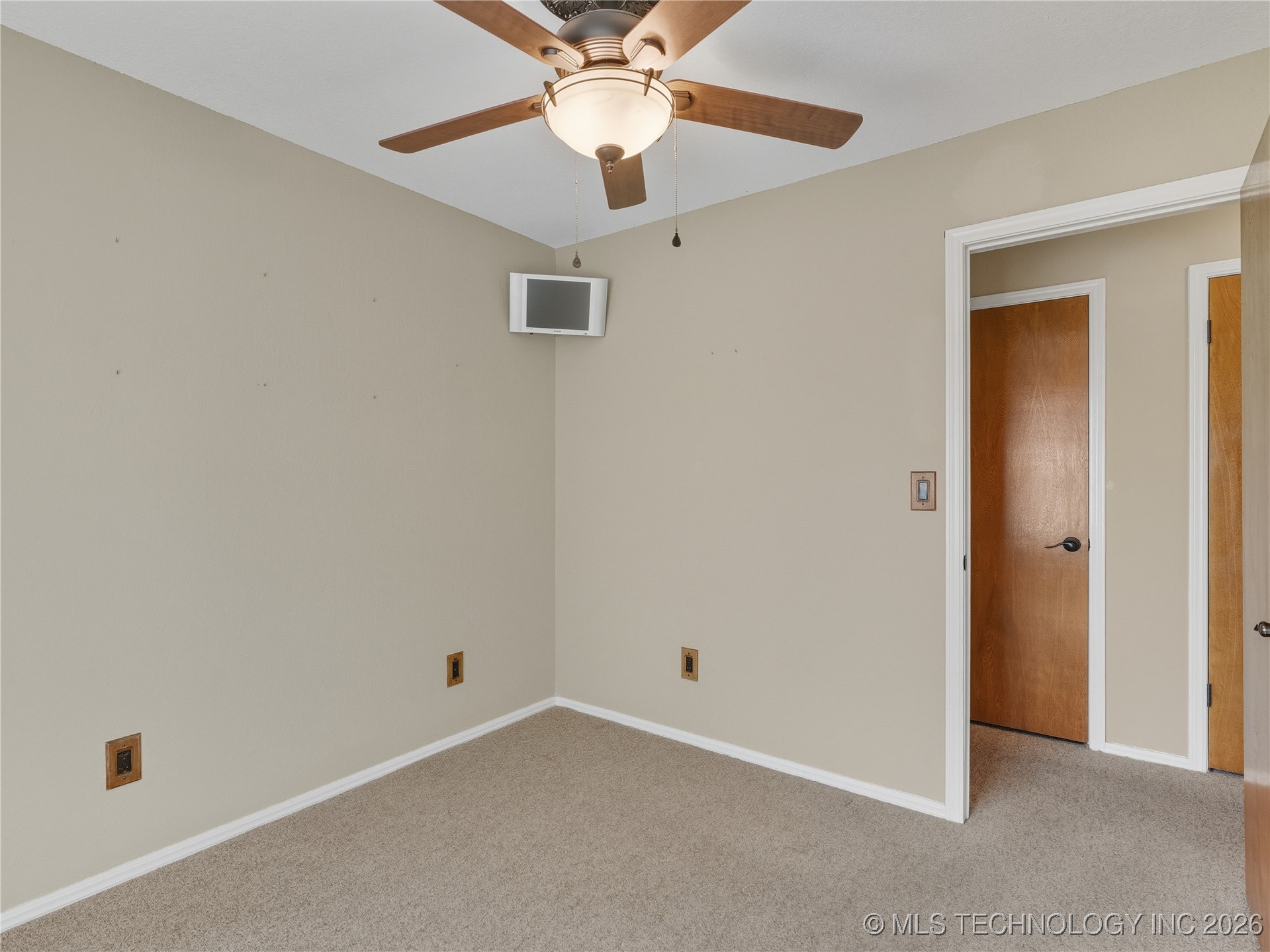 1447 S Lowry Property Photo 26