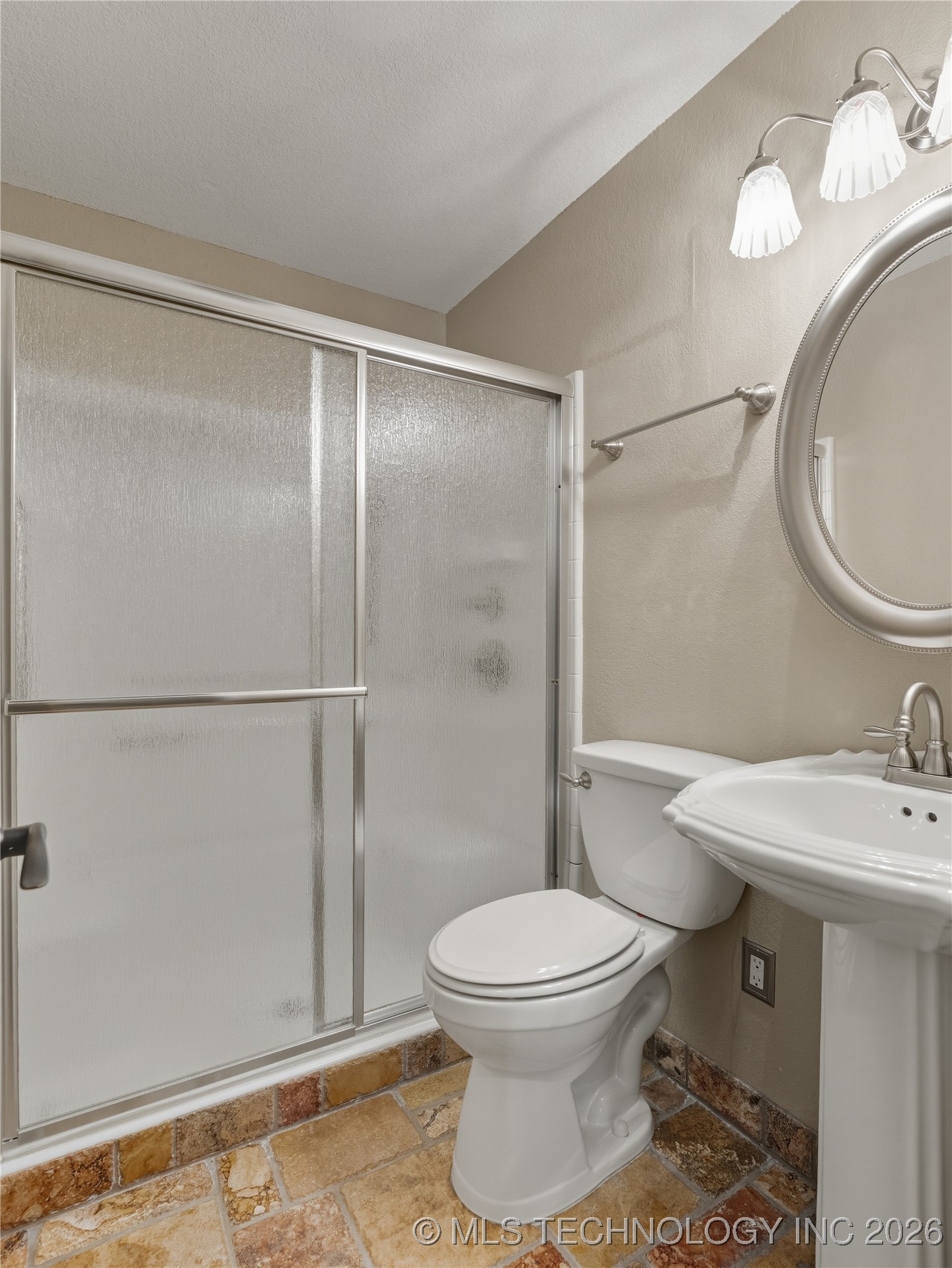 1447 S Lowry Property Photo 27