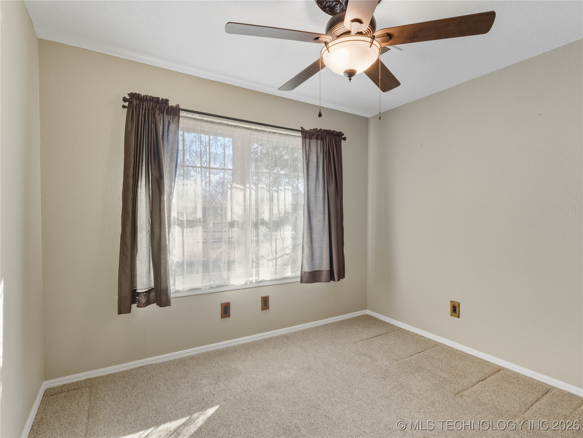 1447 S Lowry Property Photo 31