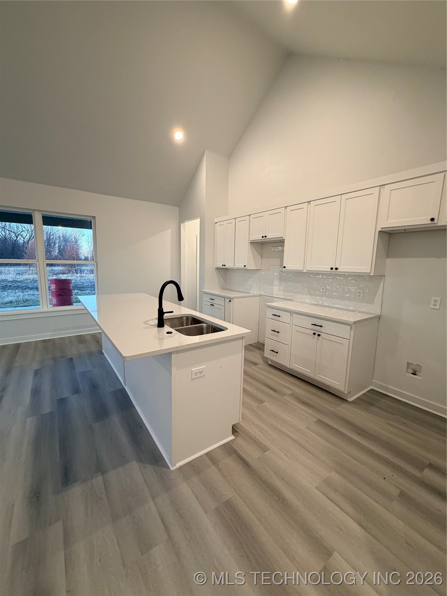 245 W 481 Road Property Photo 3