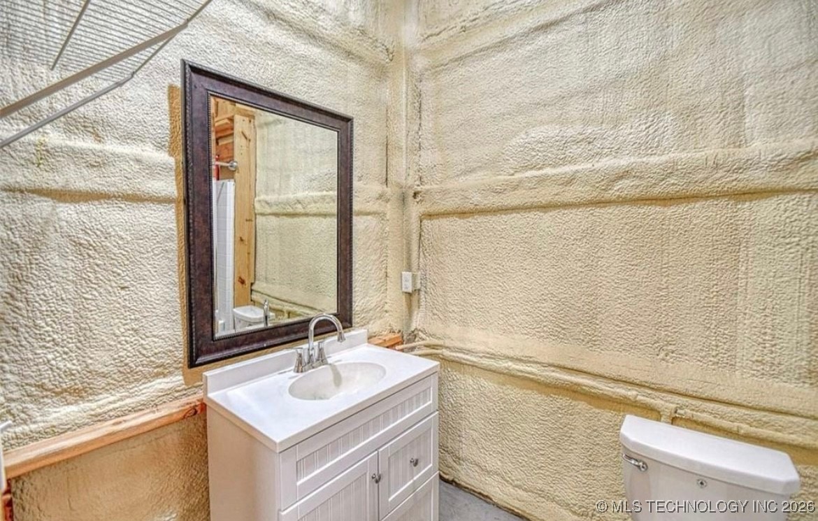 18304 Johnson Avenue Property Photo 8