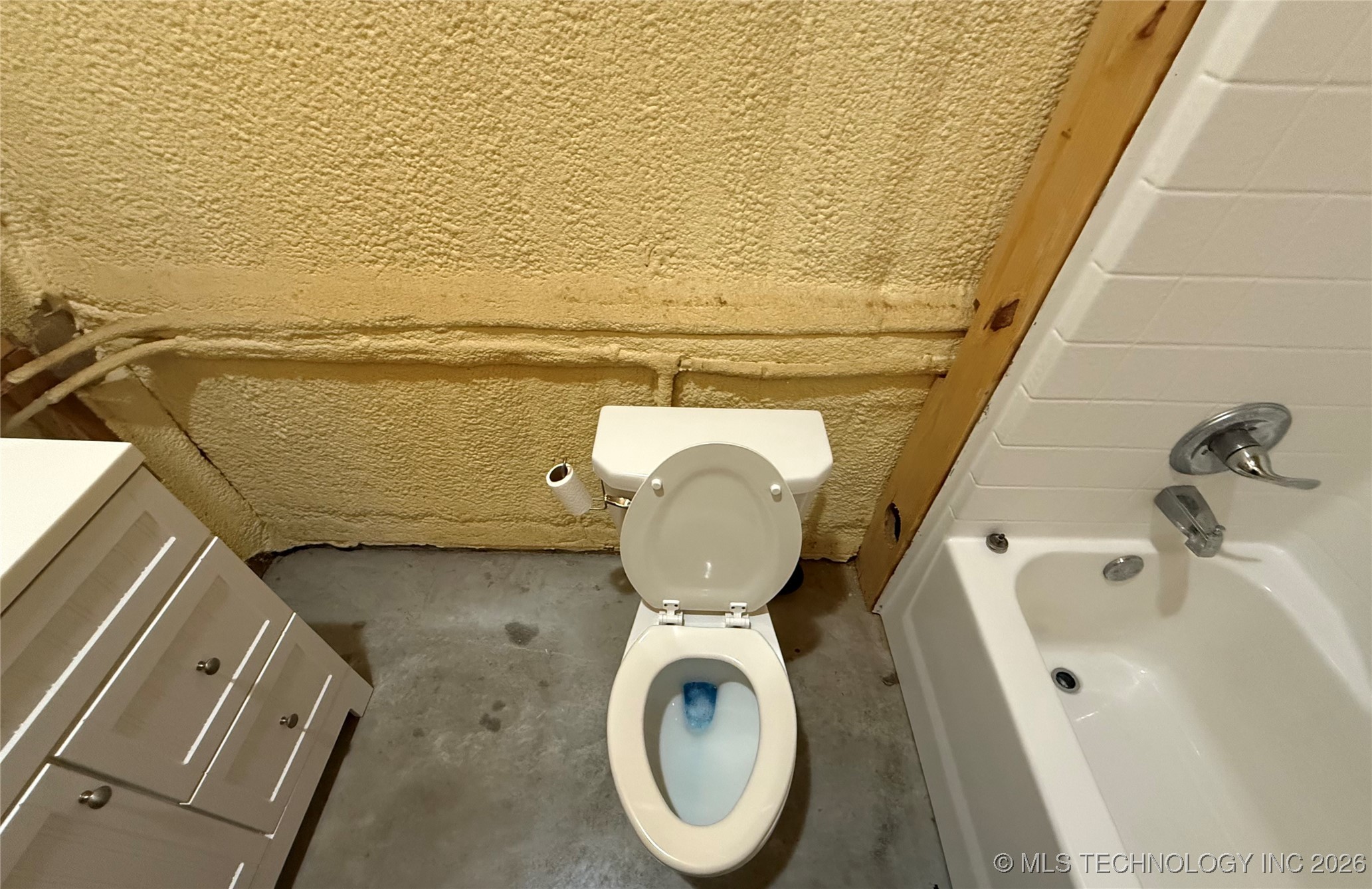 18304 Johnson Avenue Property Photo 9