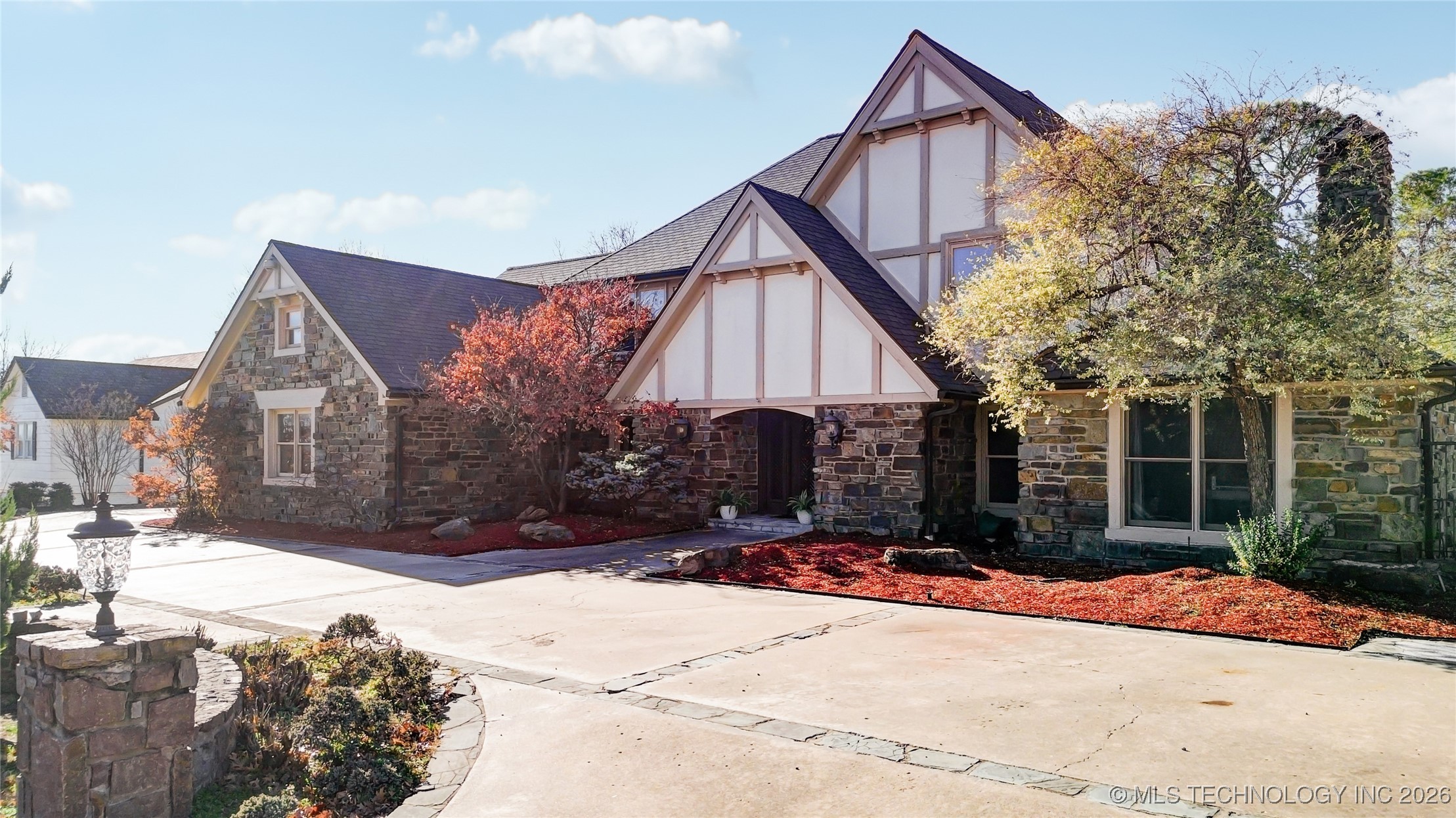 10726 S 69th East Avenue Property Photo 2