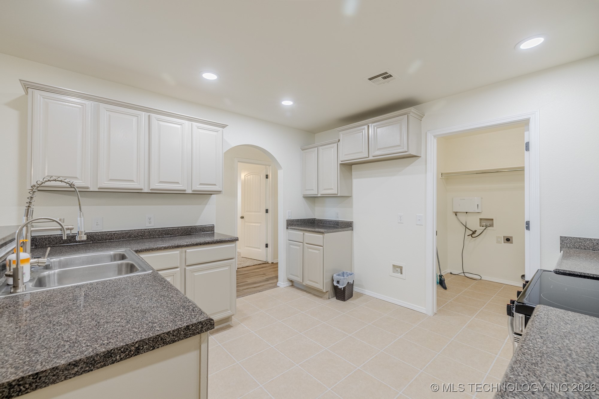 618 S Seminole Street Property Photo 18