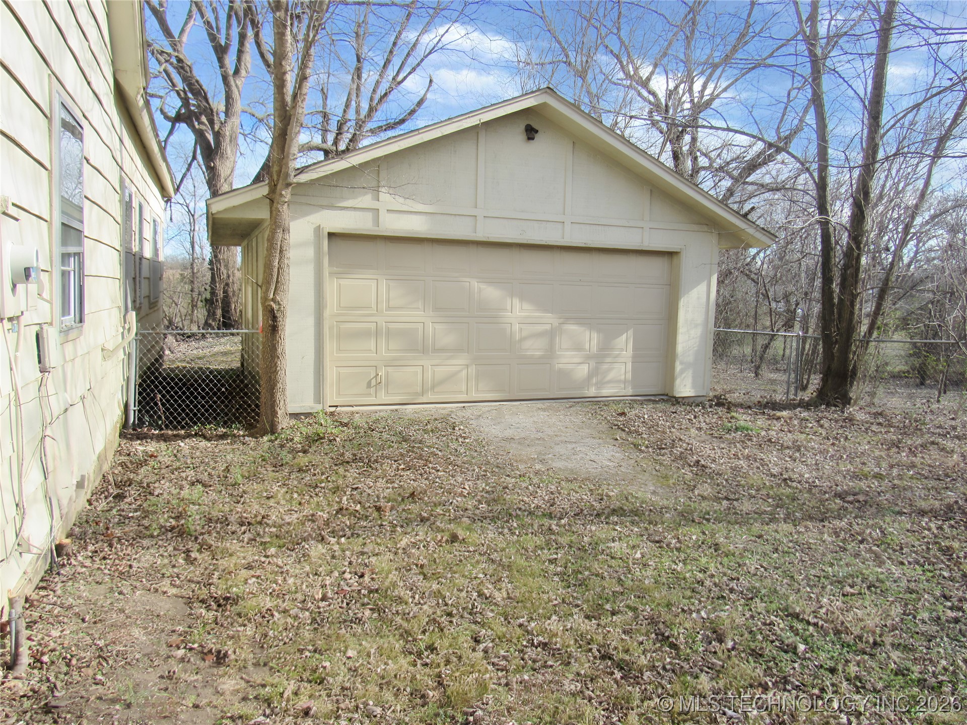 12233 S Oak Street Property Photo 3