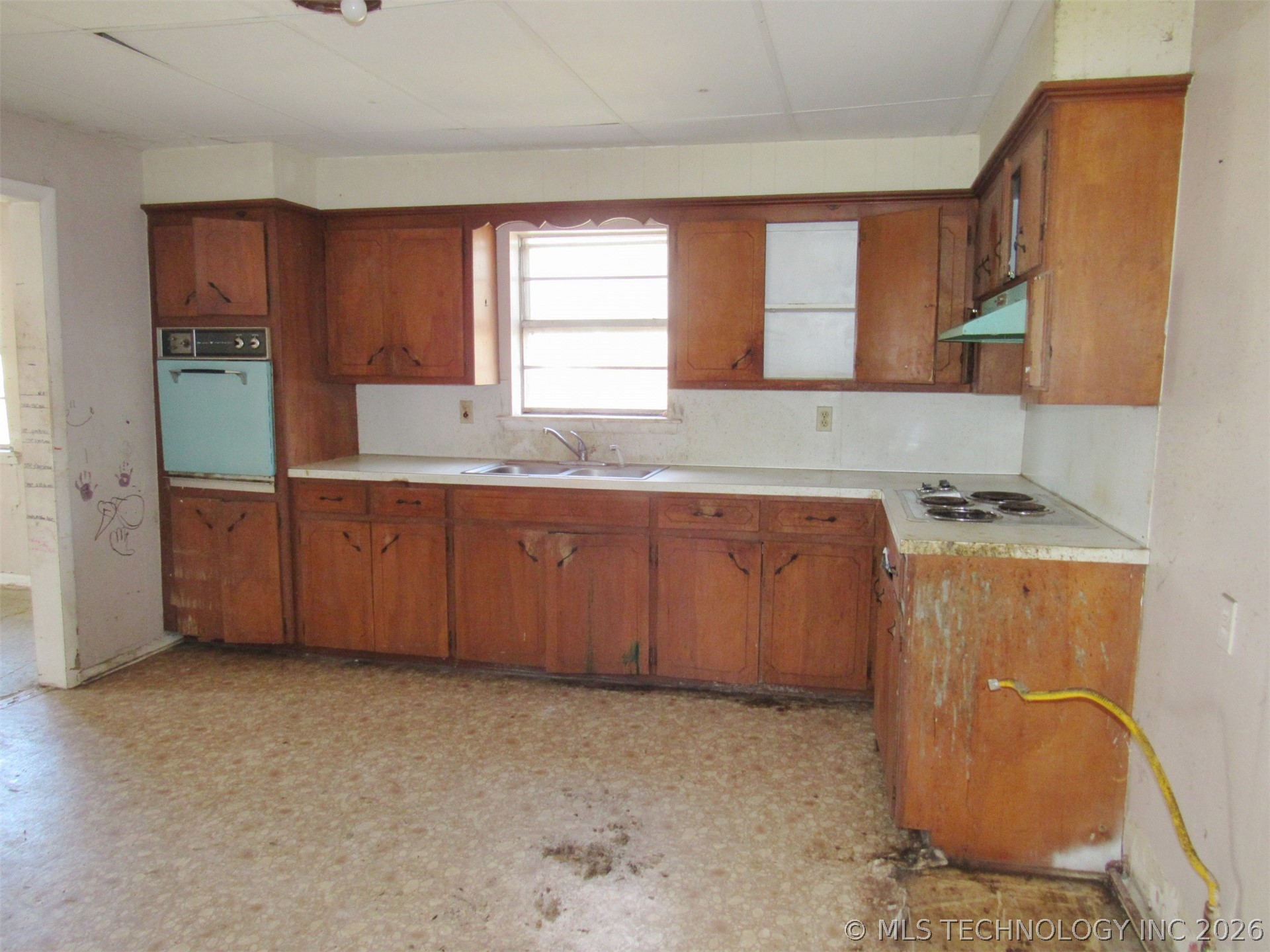 12233 S Oak Street Property Photo 6