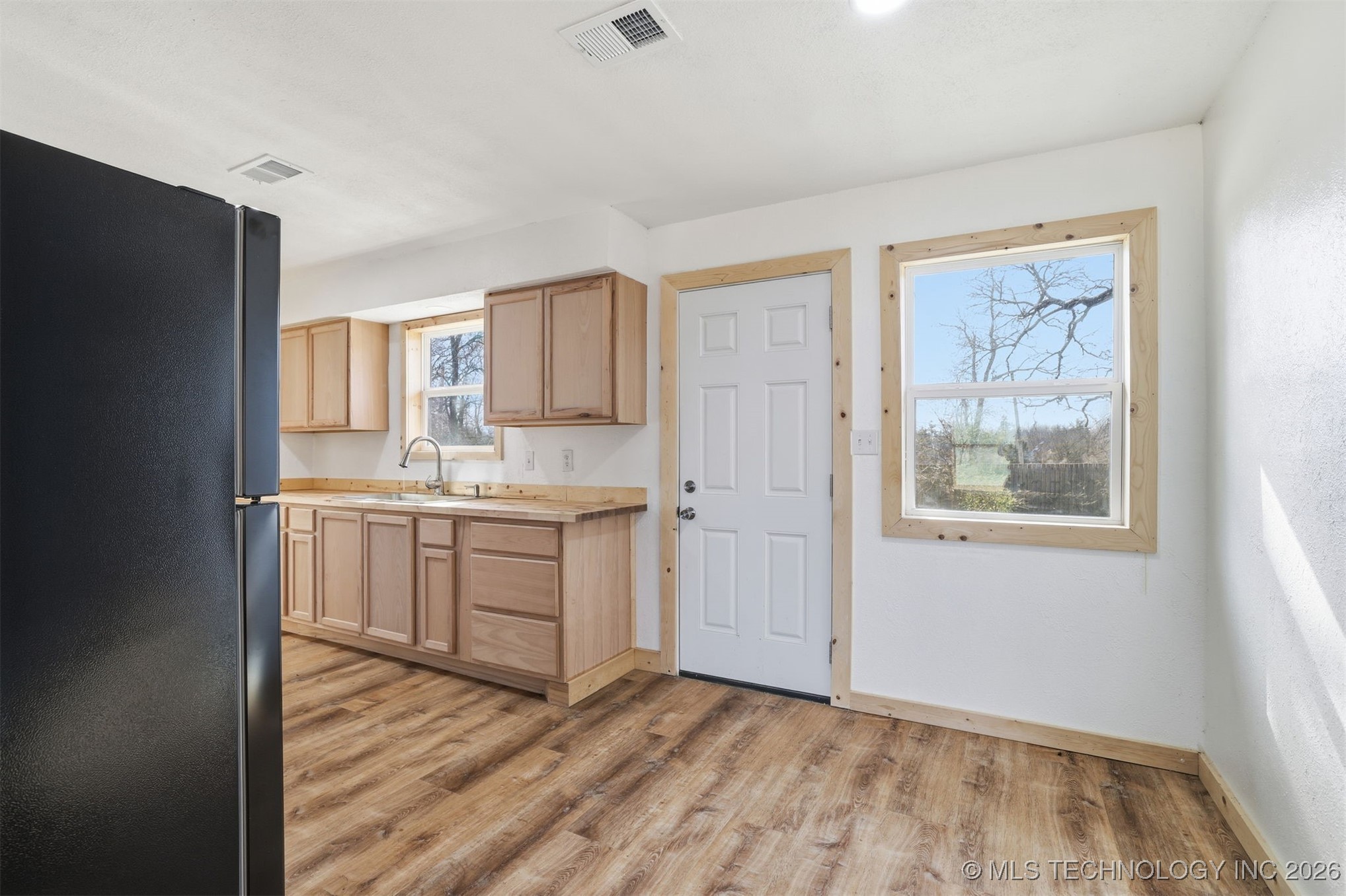 208 Sw Railroad Property Photo 8