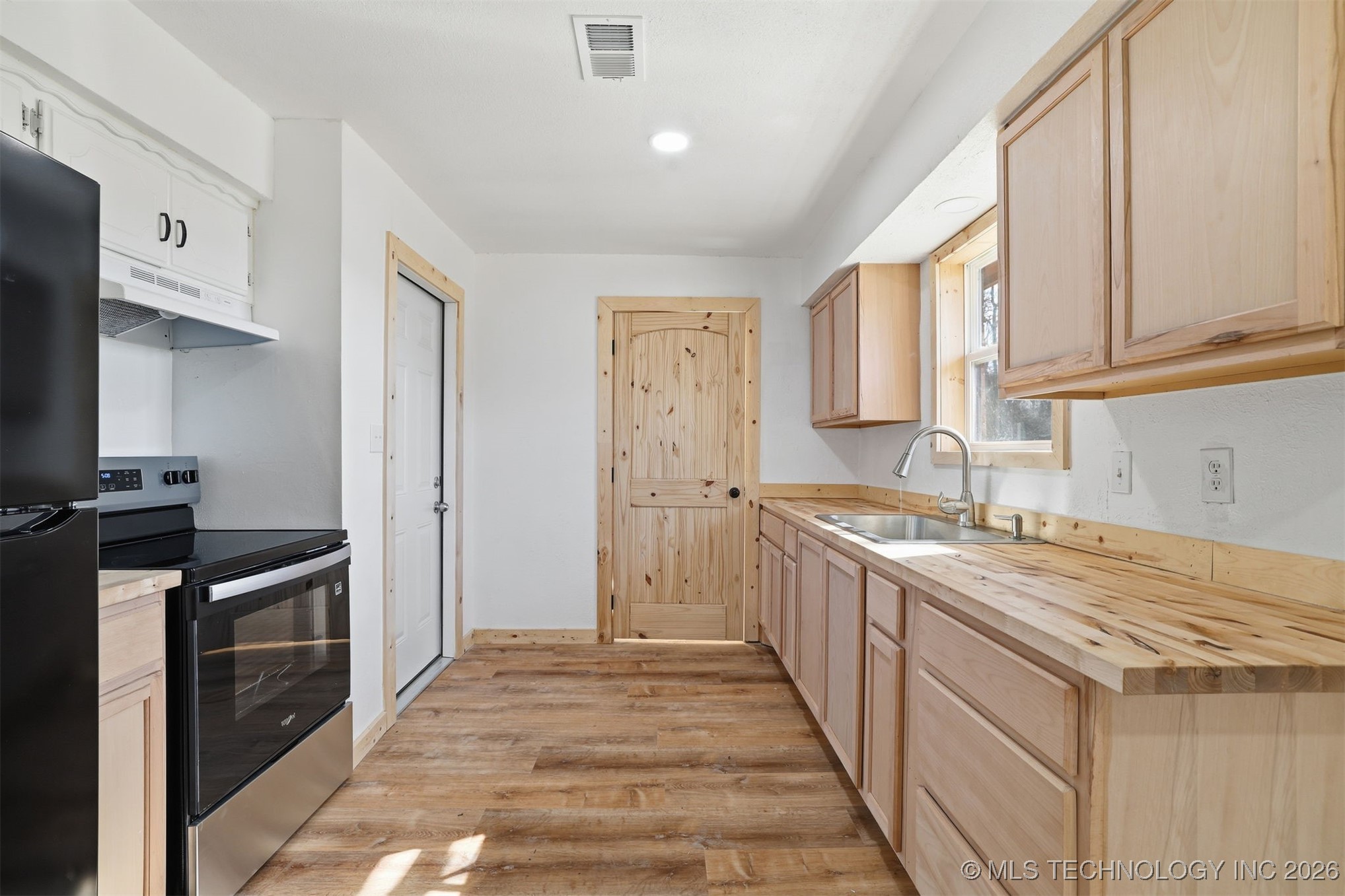 208 Sw Railroad Property Photo 9