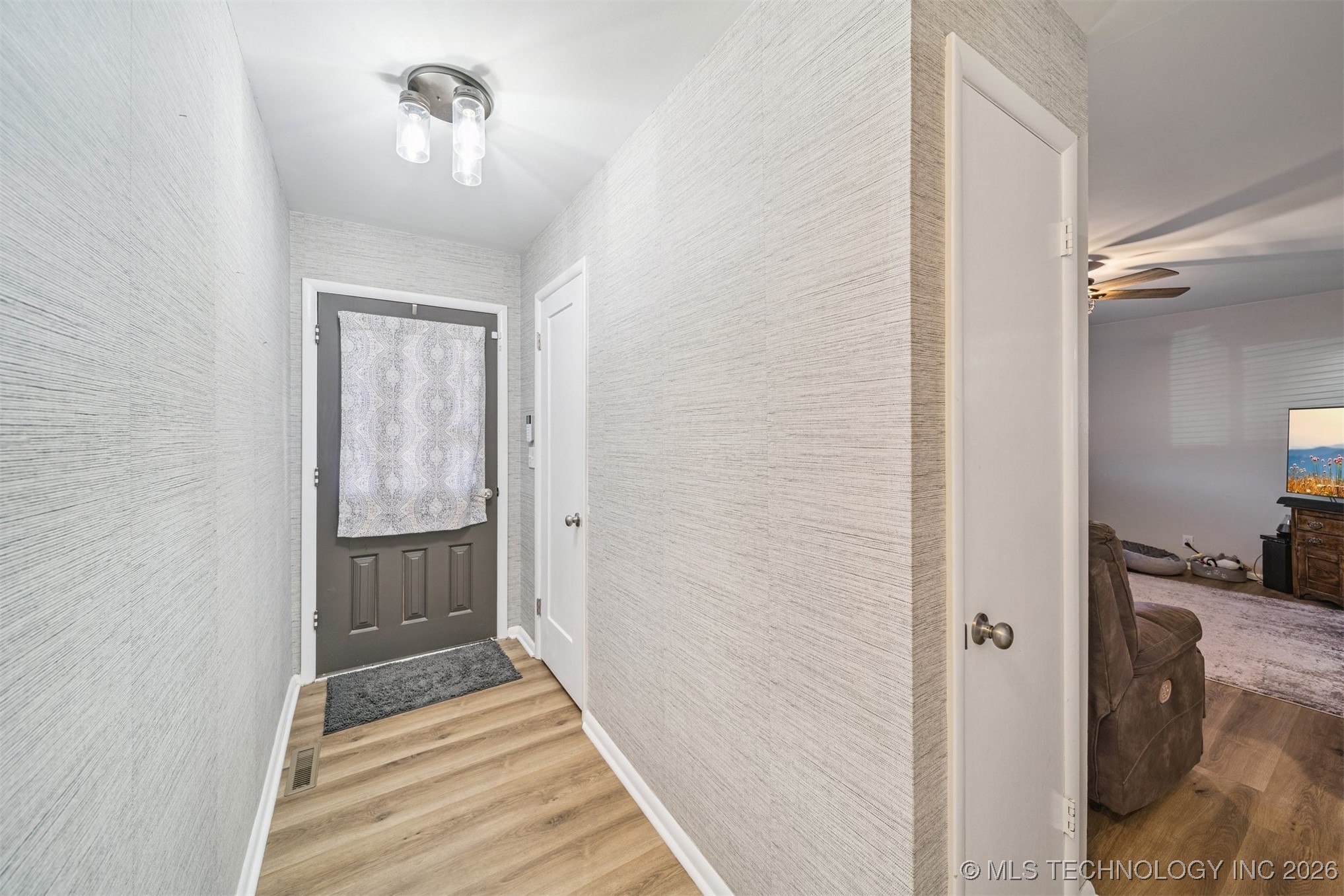 3111 S Saddle Rock Road Property Photo 4