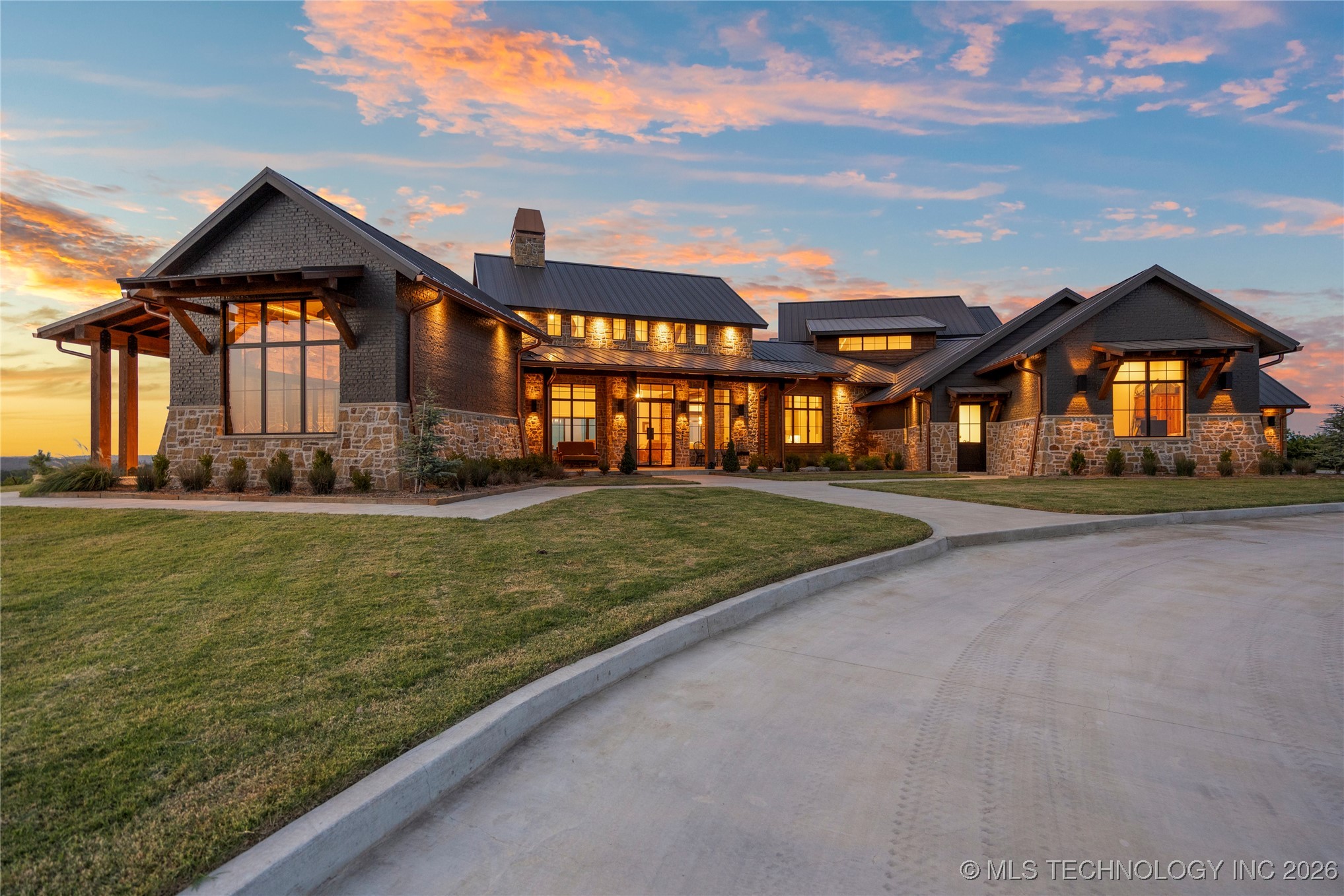 19001 W 41st Street Property Photo 1