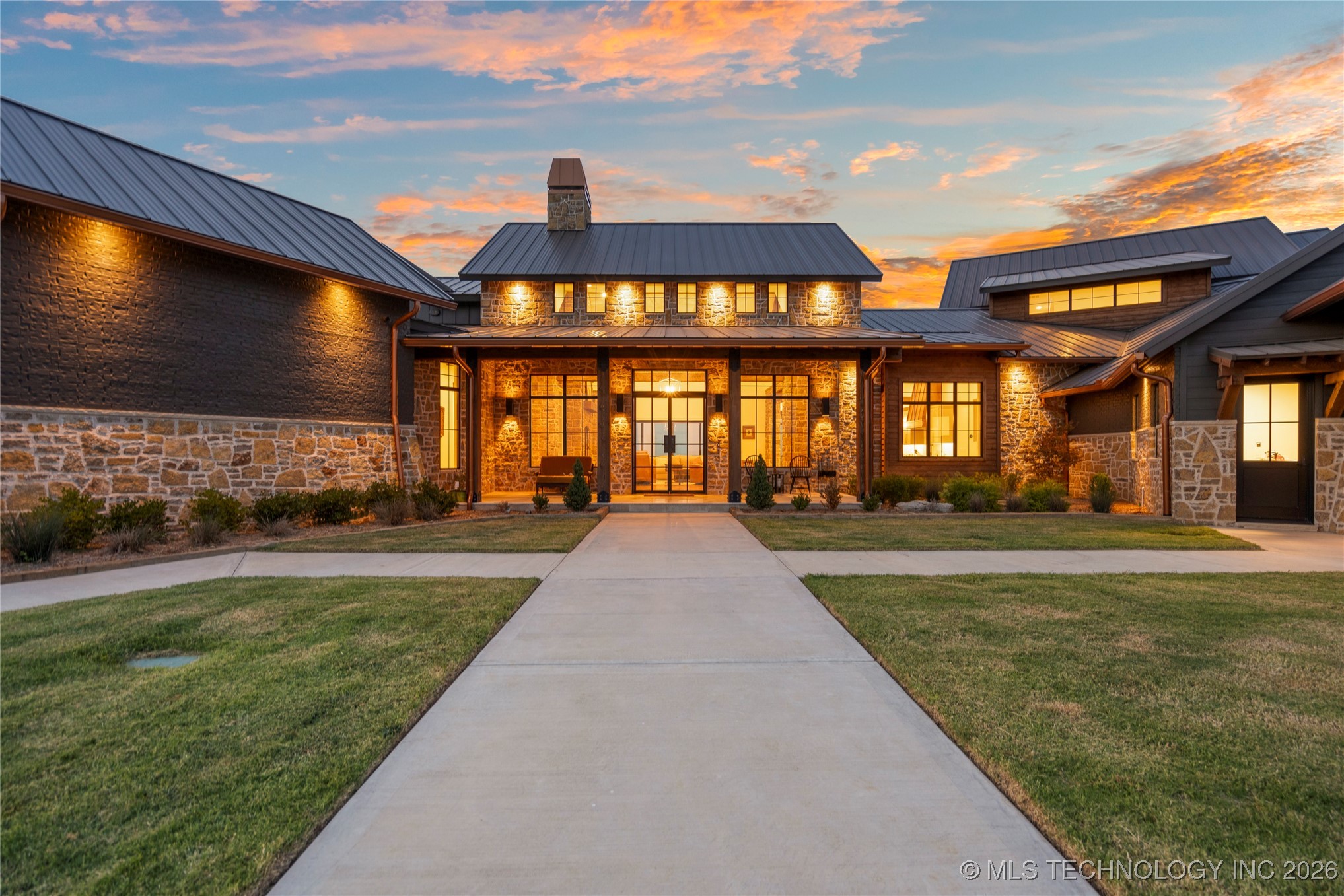 19001 W 41st Street Property Photo 2