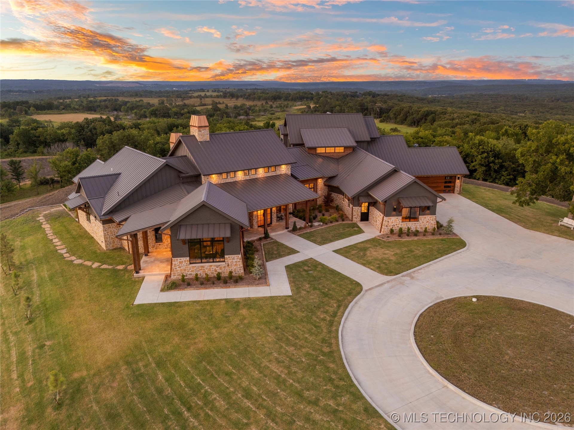 19001 W 41st Street Property Photo 4