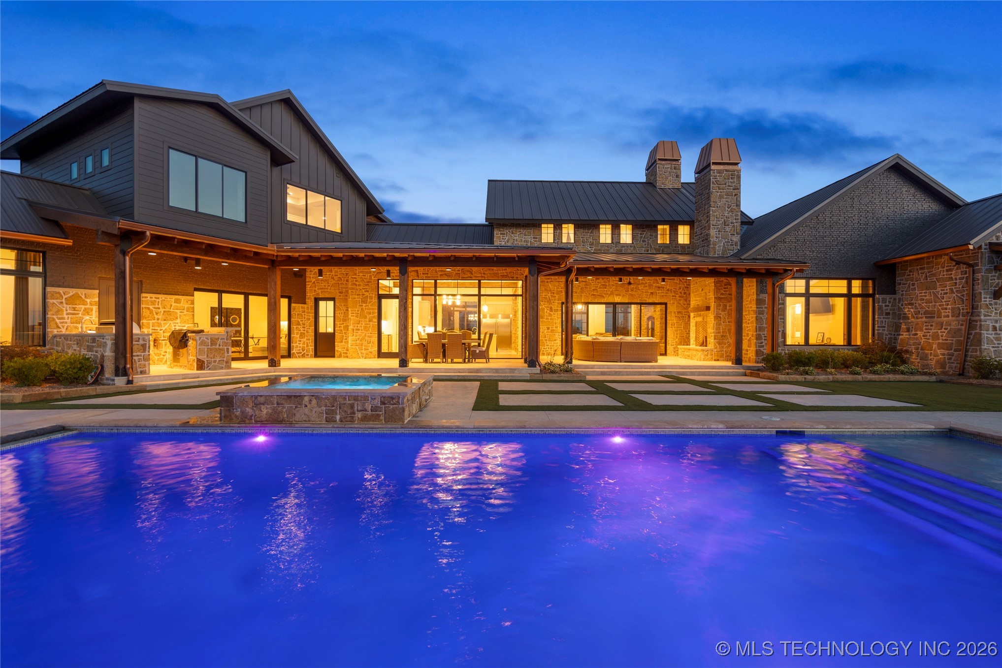 19001 W 41st Street Property Photo 5