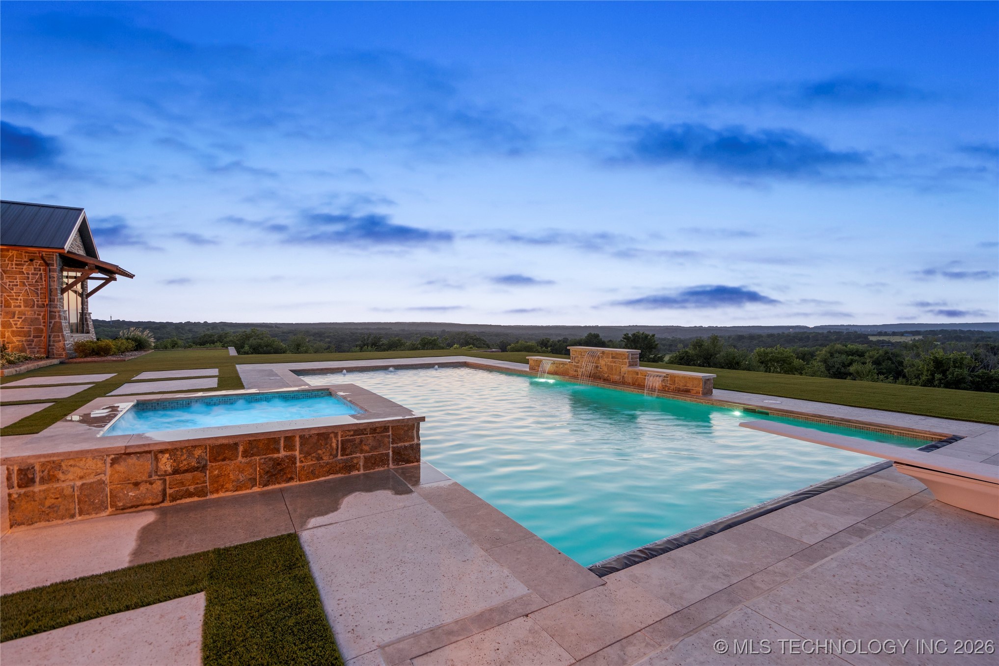 19001 W 41st Street Property Photo 6