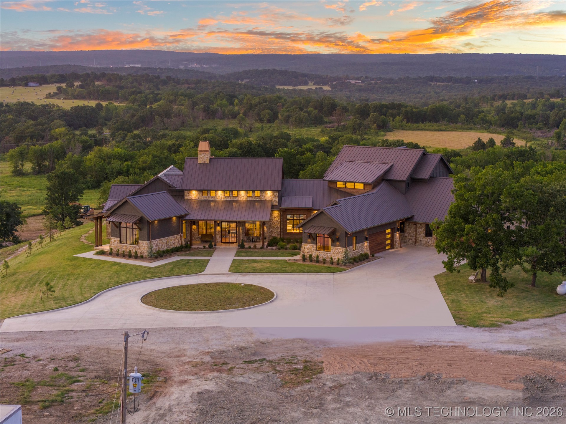 19001 W 41st Street Property Photo 7