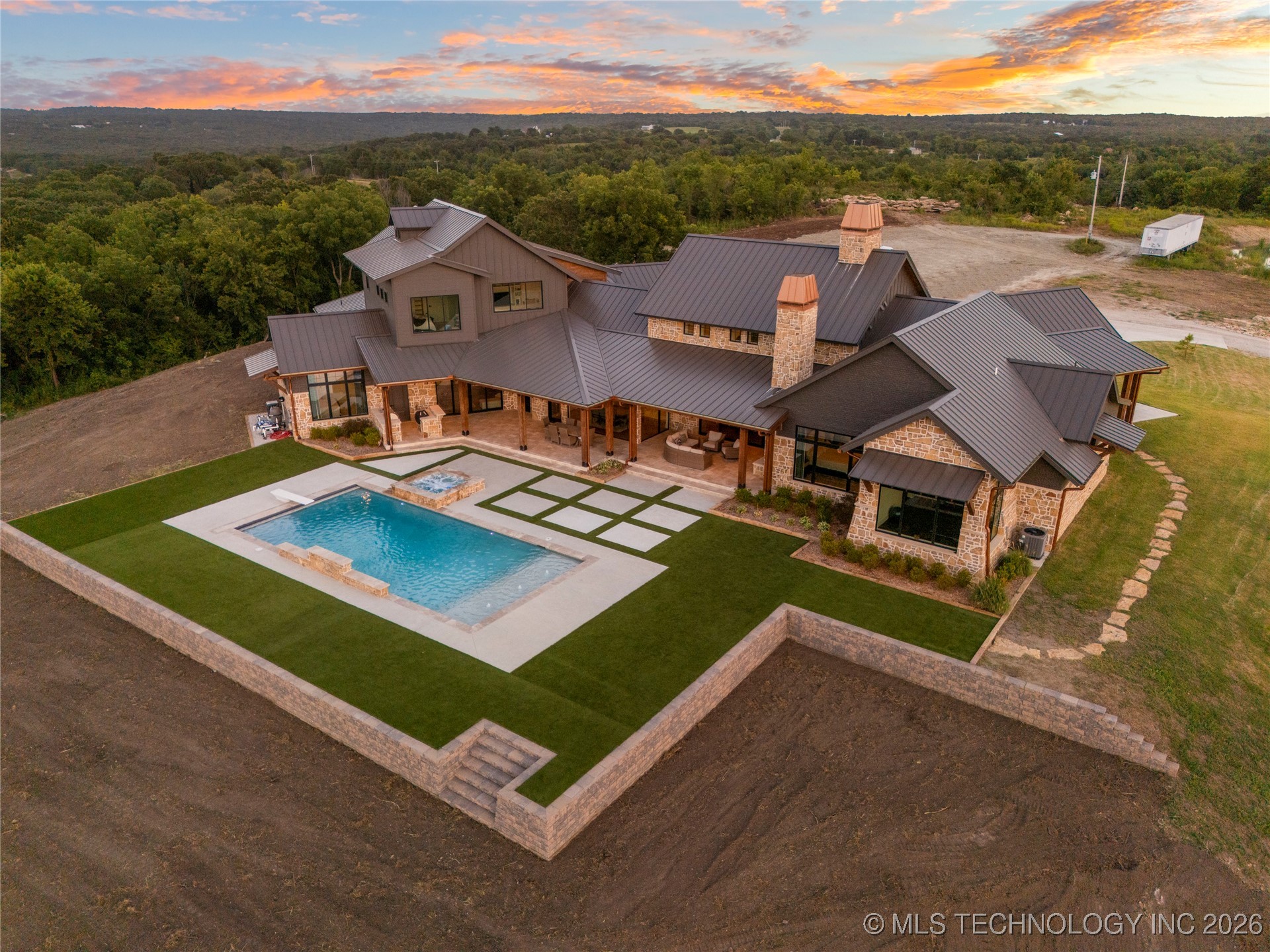 19001 W 41st Street Property Photo 8