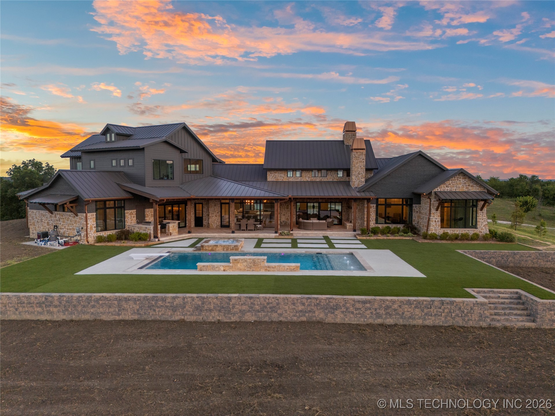 19001 W 41st Street Property Photo 9