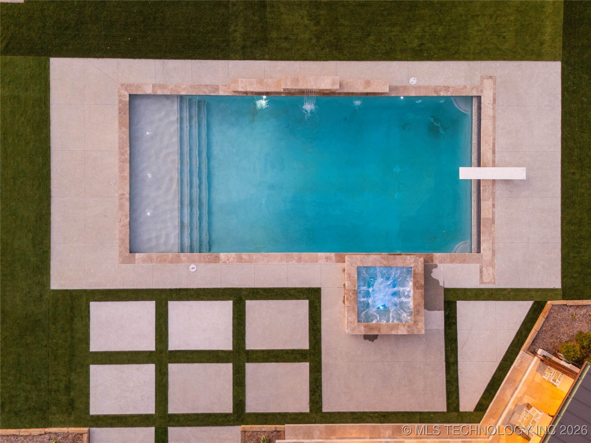 19001 W 41st Street Property Photo 10