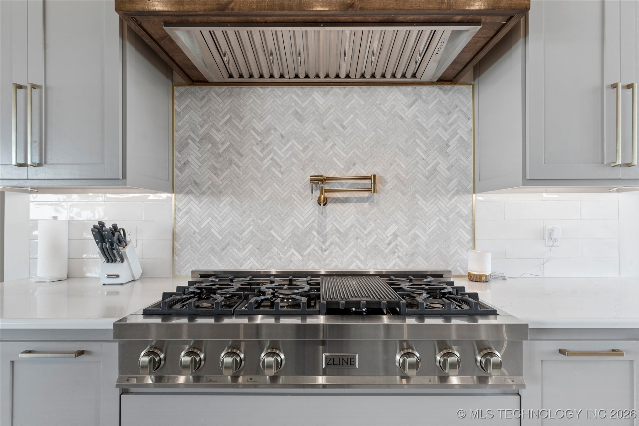 19001 W 41st Street Property Photo 24