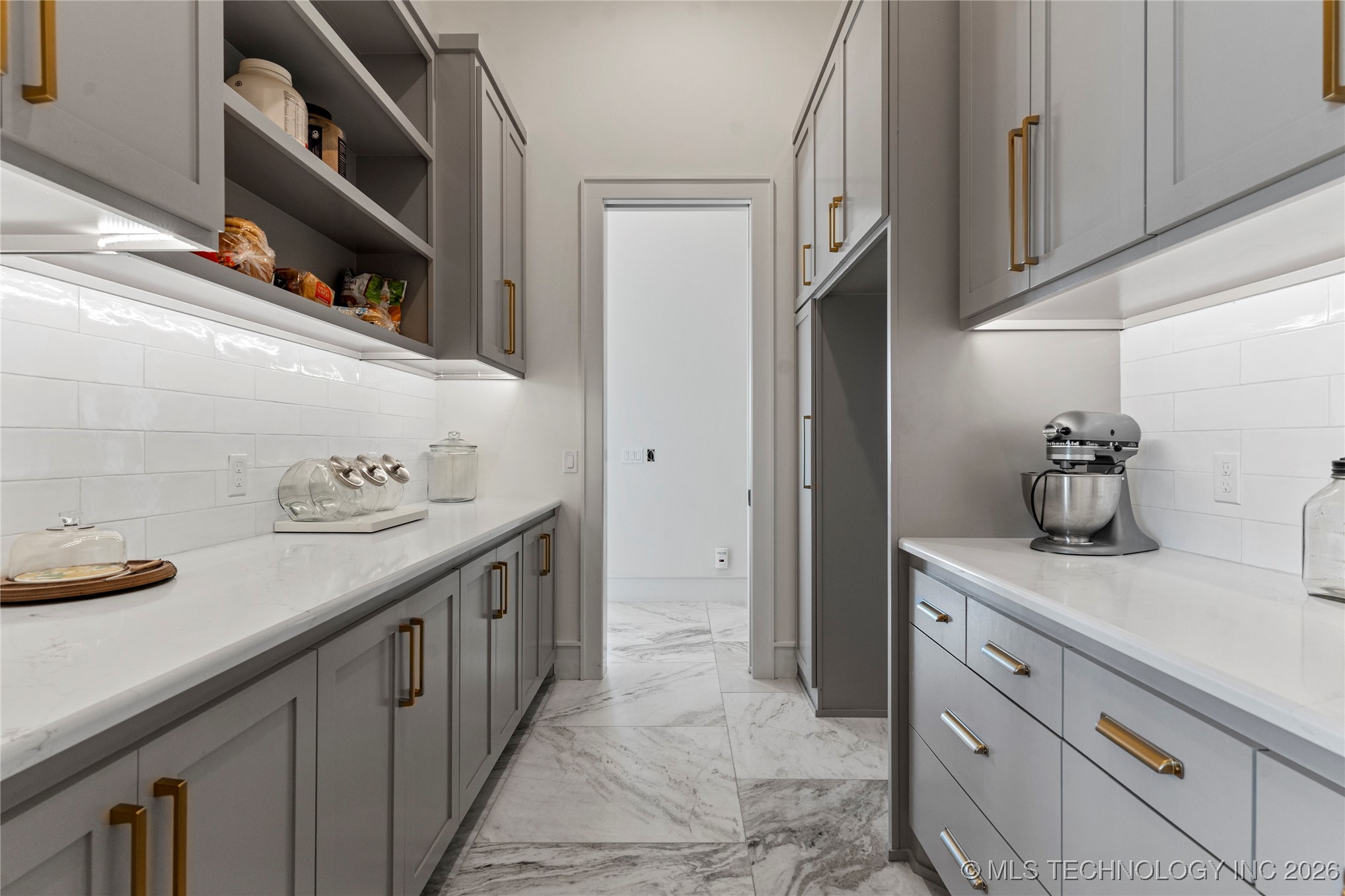 19001 W 41st Street Property Photo 28