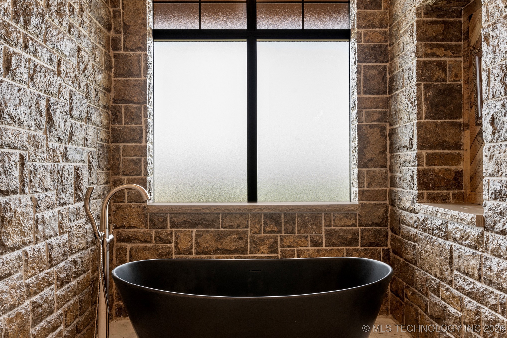 19001 W 41st Street Property Photo 33