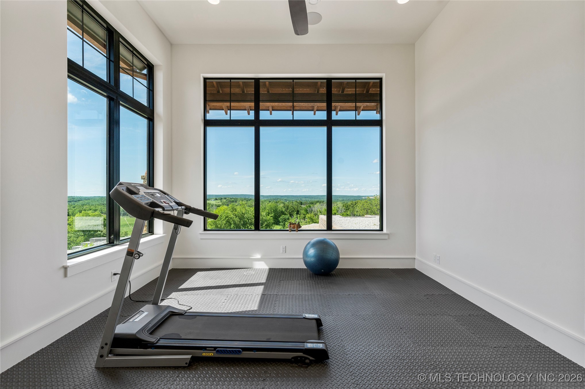 19001 W 41st Street Property Photo 37