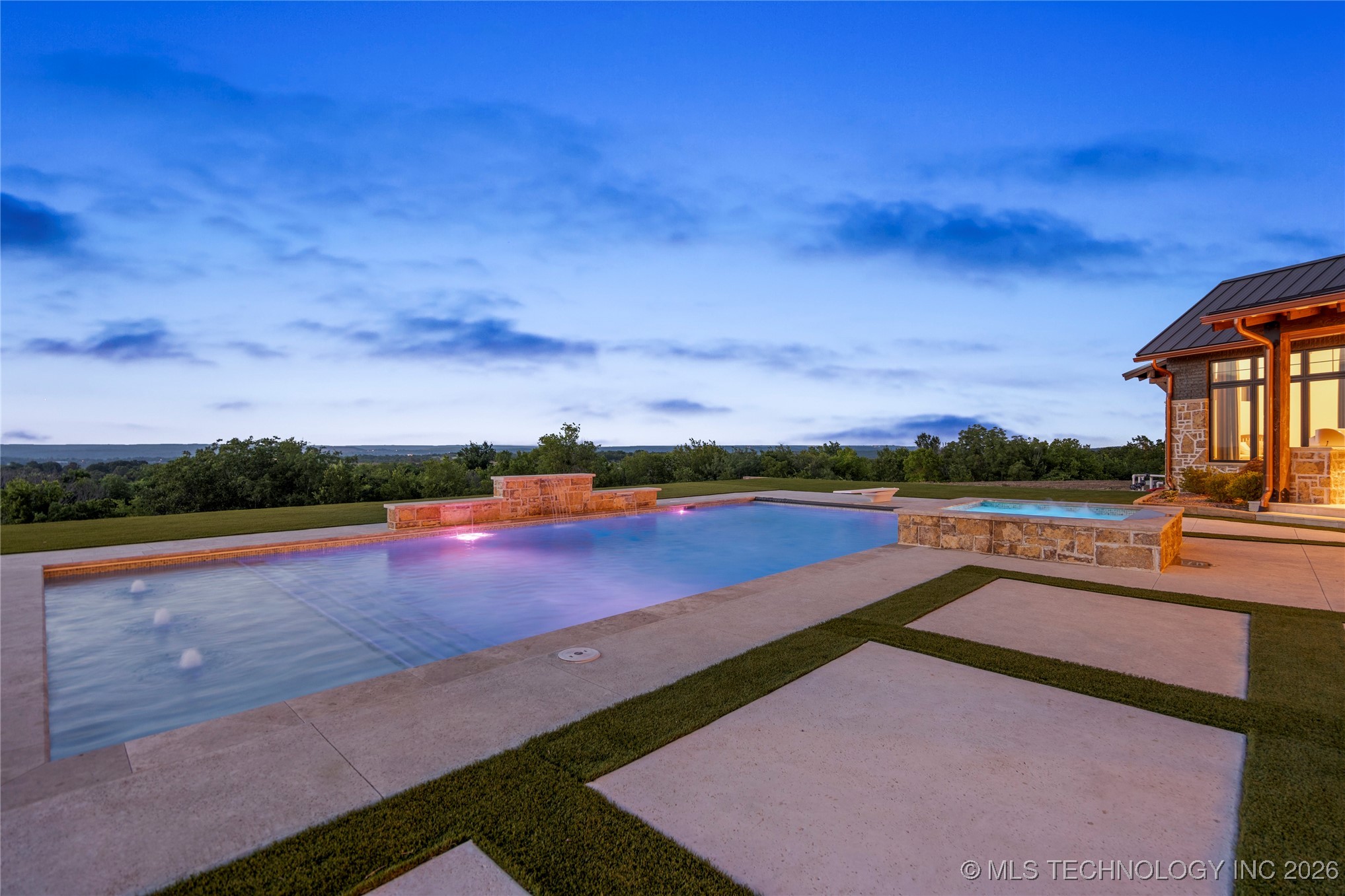 19001 W 41st Street Property Photo 48