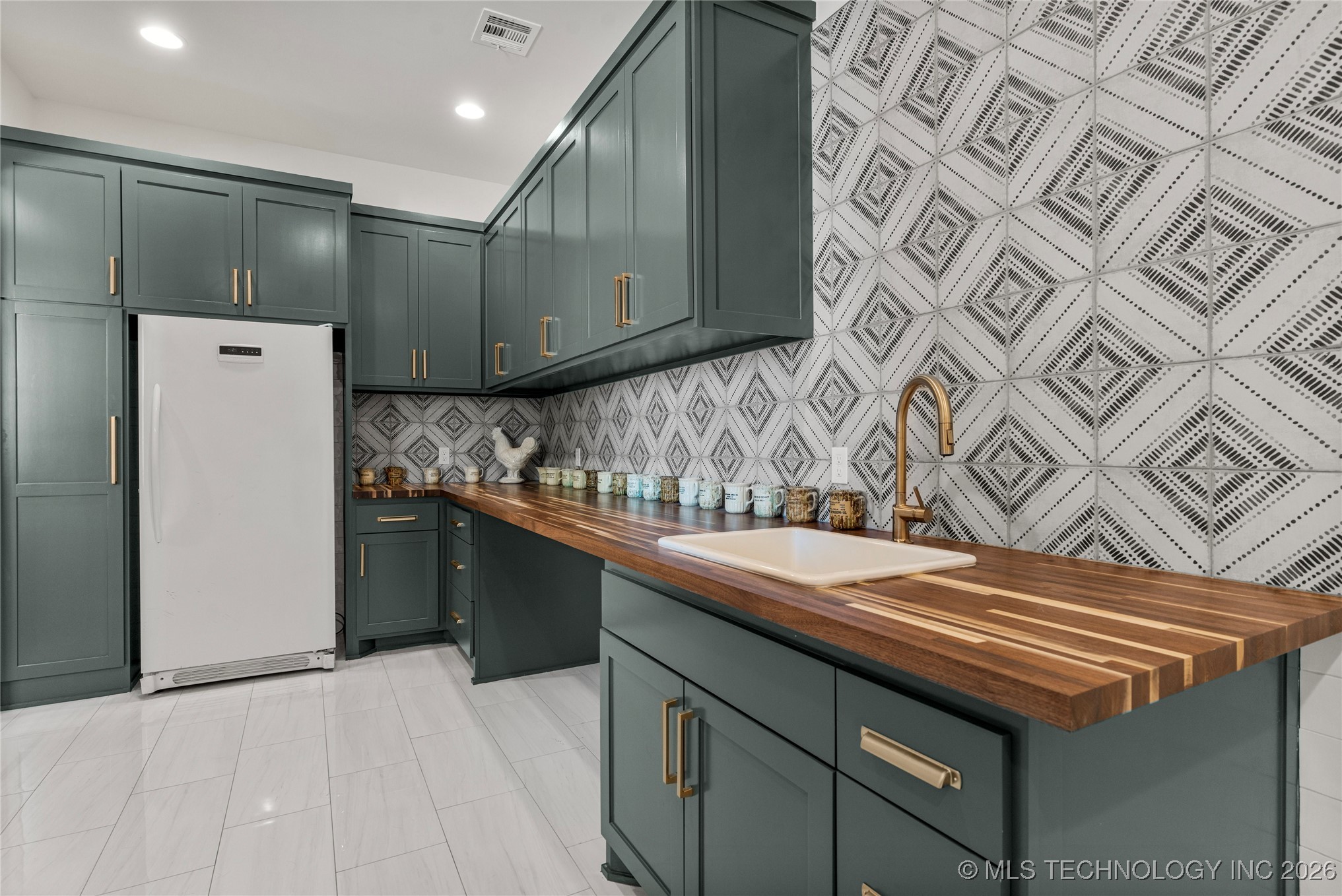 19001 W 41st Street Property Photo 72