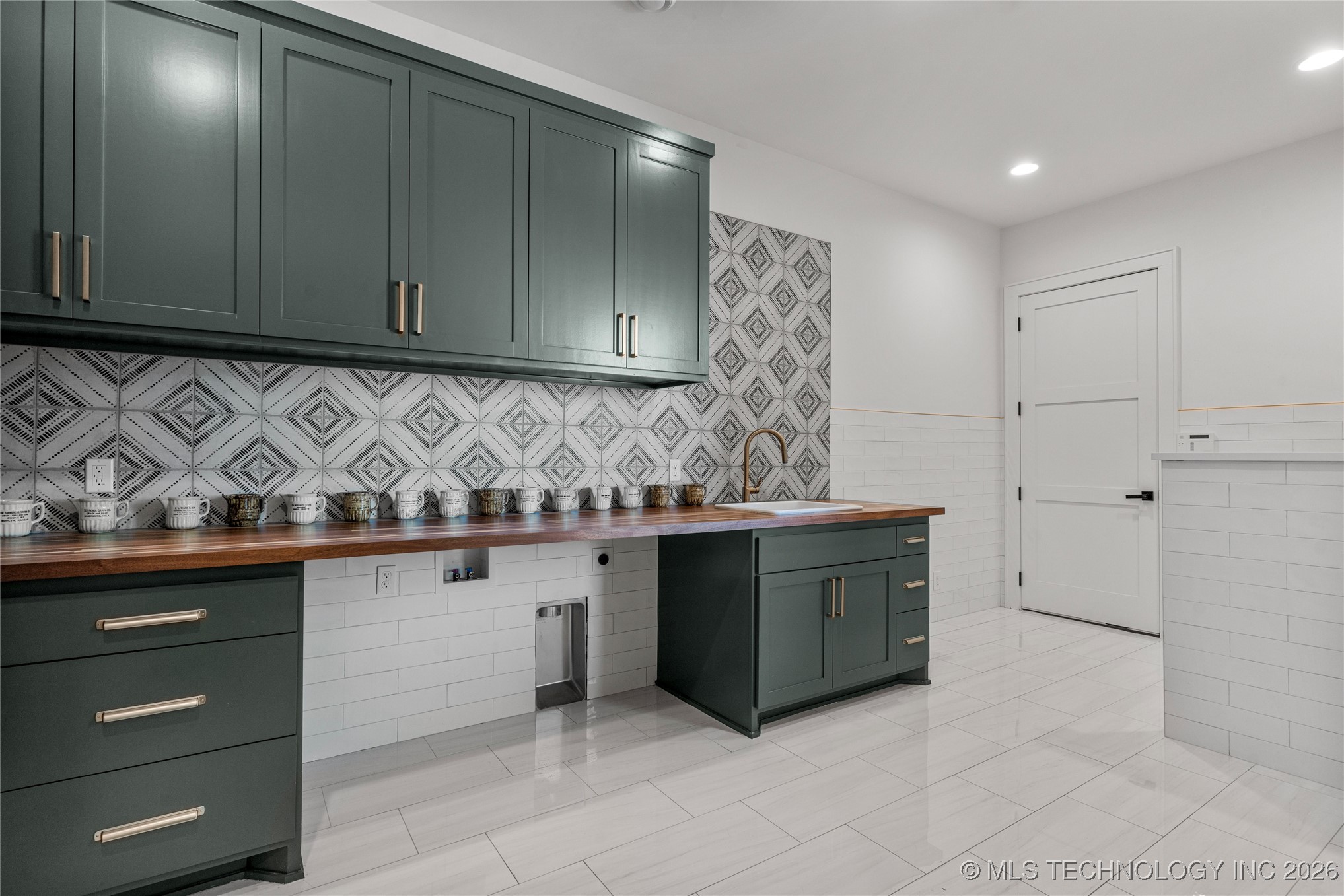 19001 W 41st Street Property Photo 73