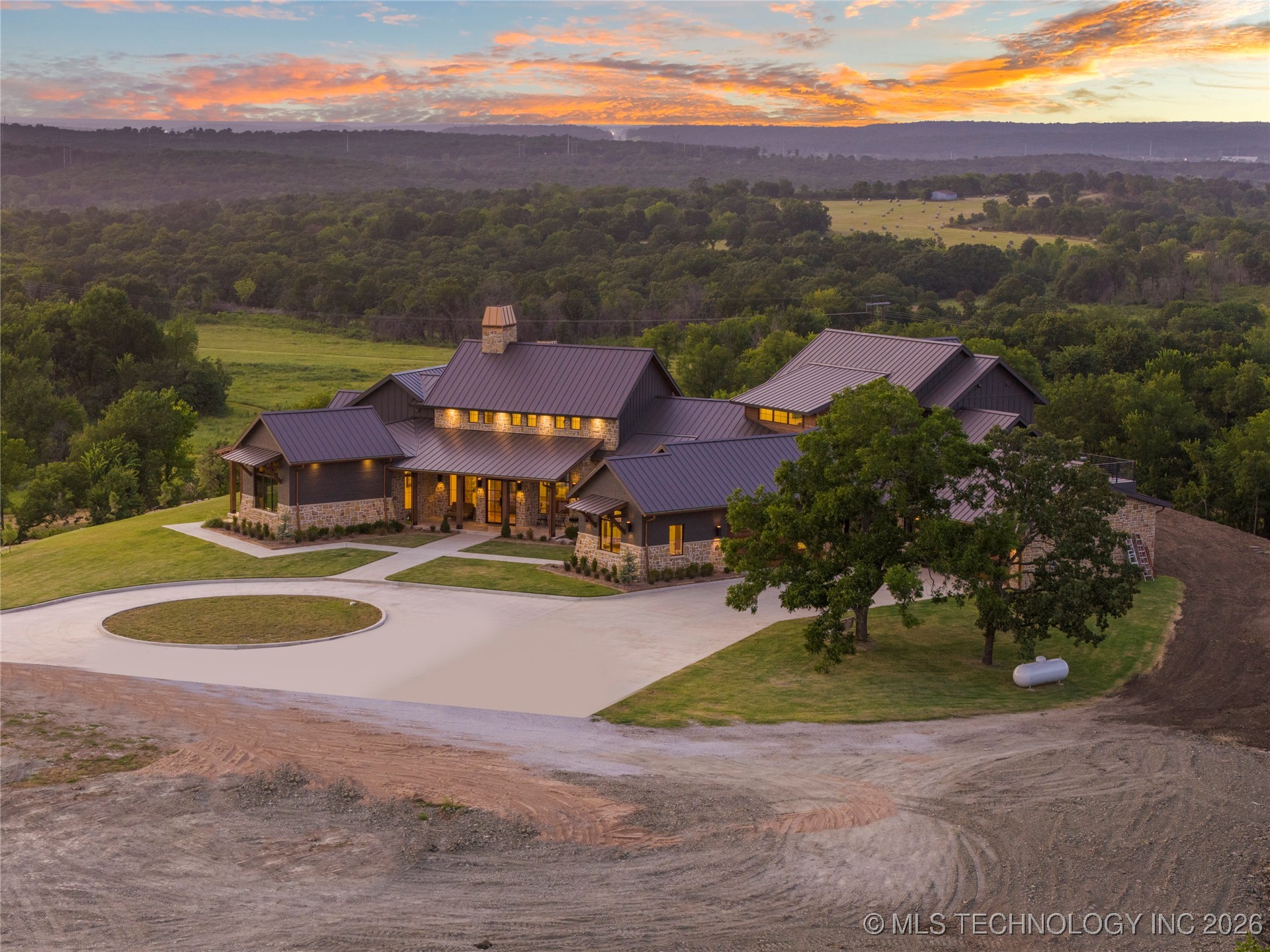 19001 W 41st Street Property Photo 90