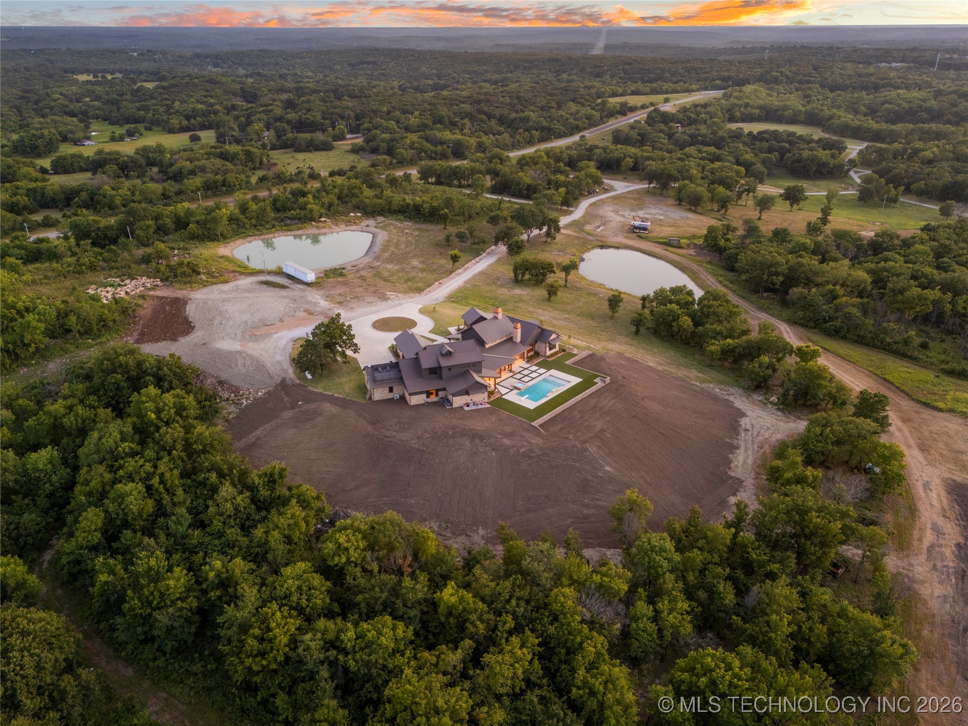 19001 W 41st Street Property Photo 91