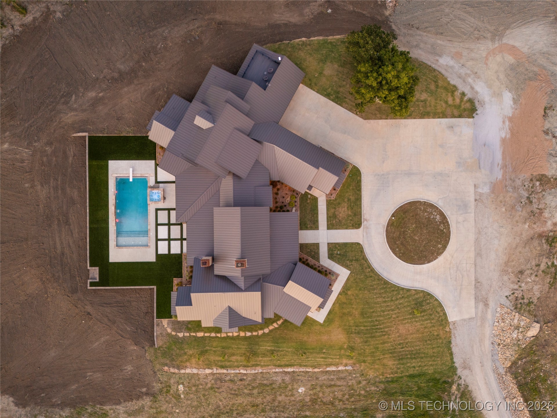 19001 W 41st Street Property Photo 92