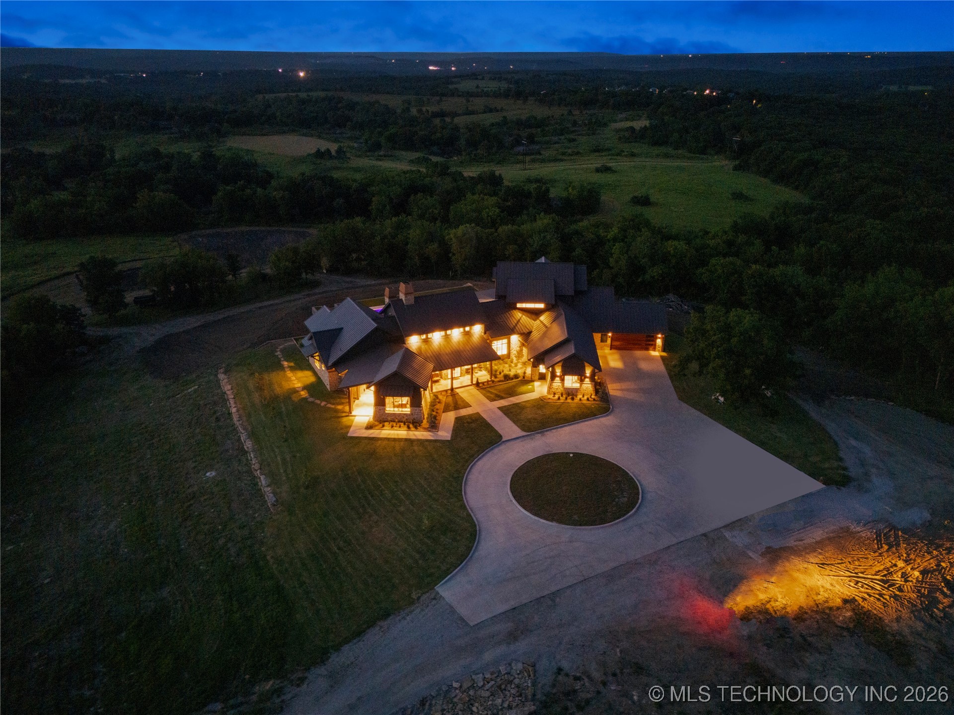 19001 W 41st Street Property Photo 93