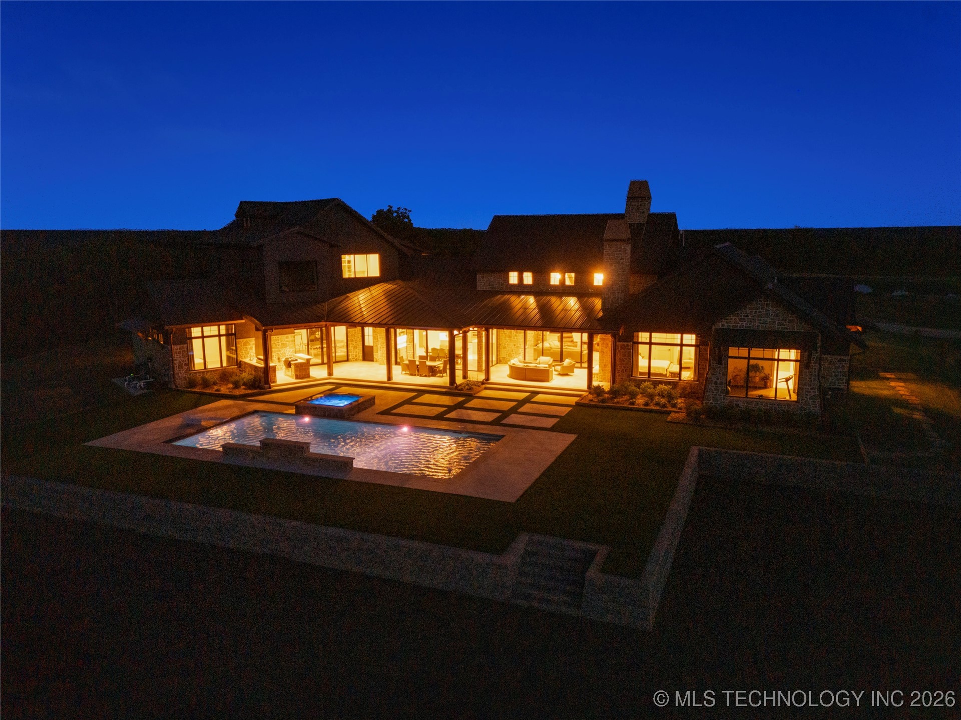 19001 W 41st Street Property Photo 94