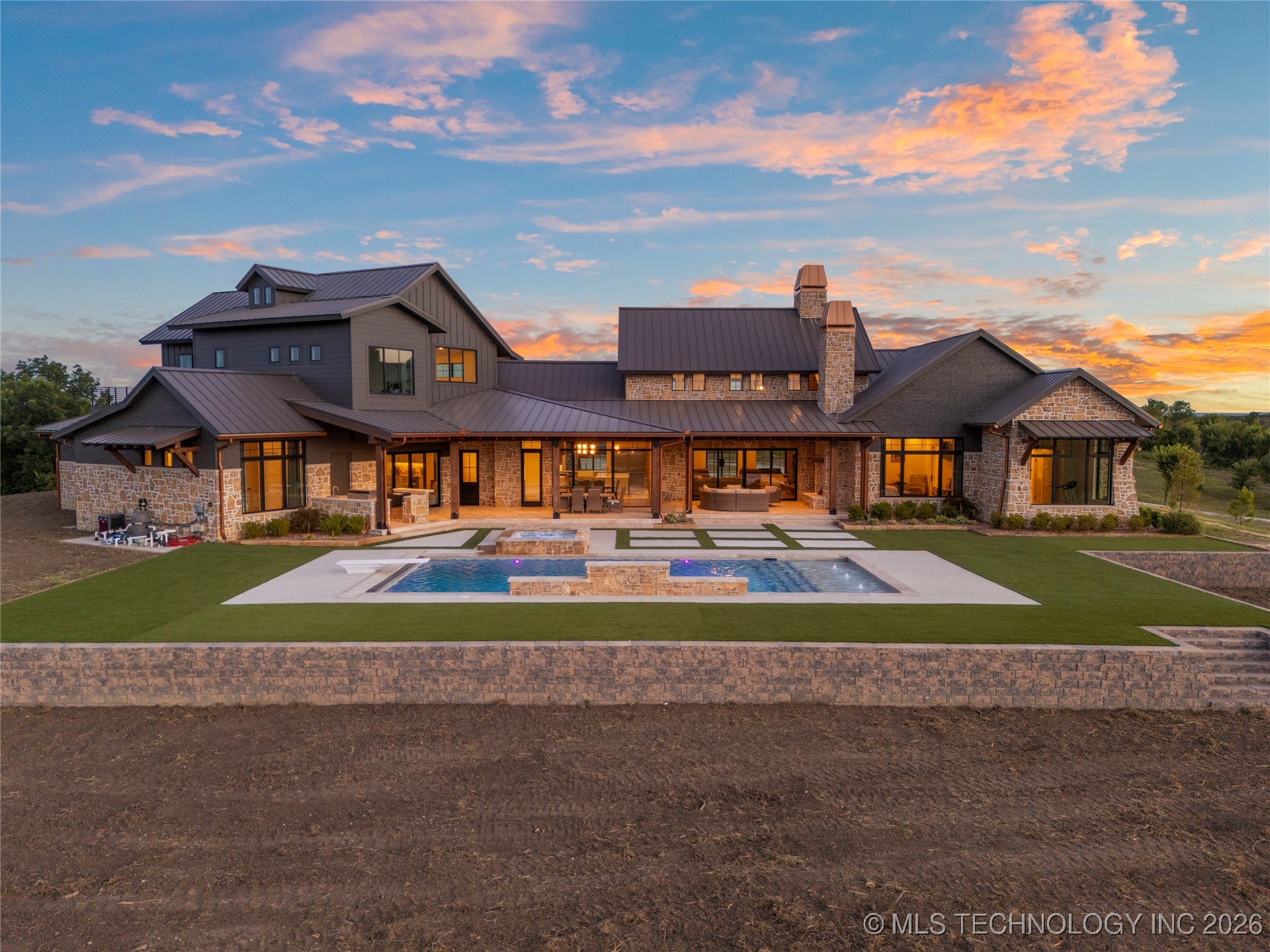 19001 W 41st Street Property Photo 95